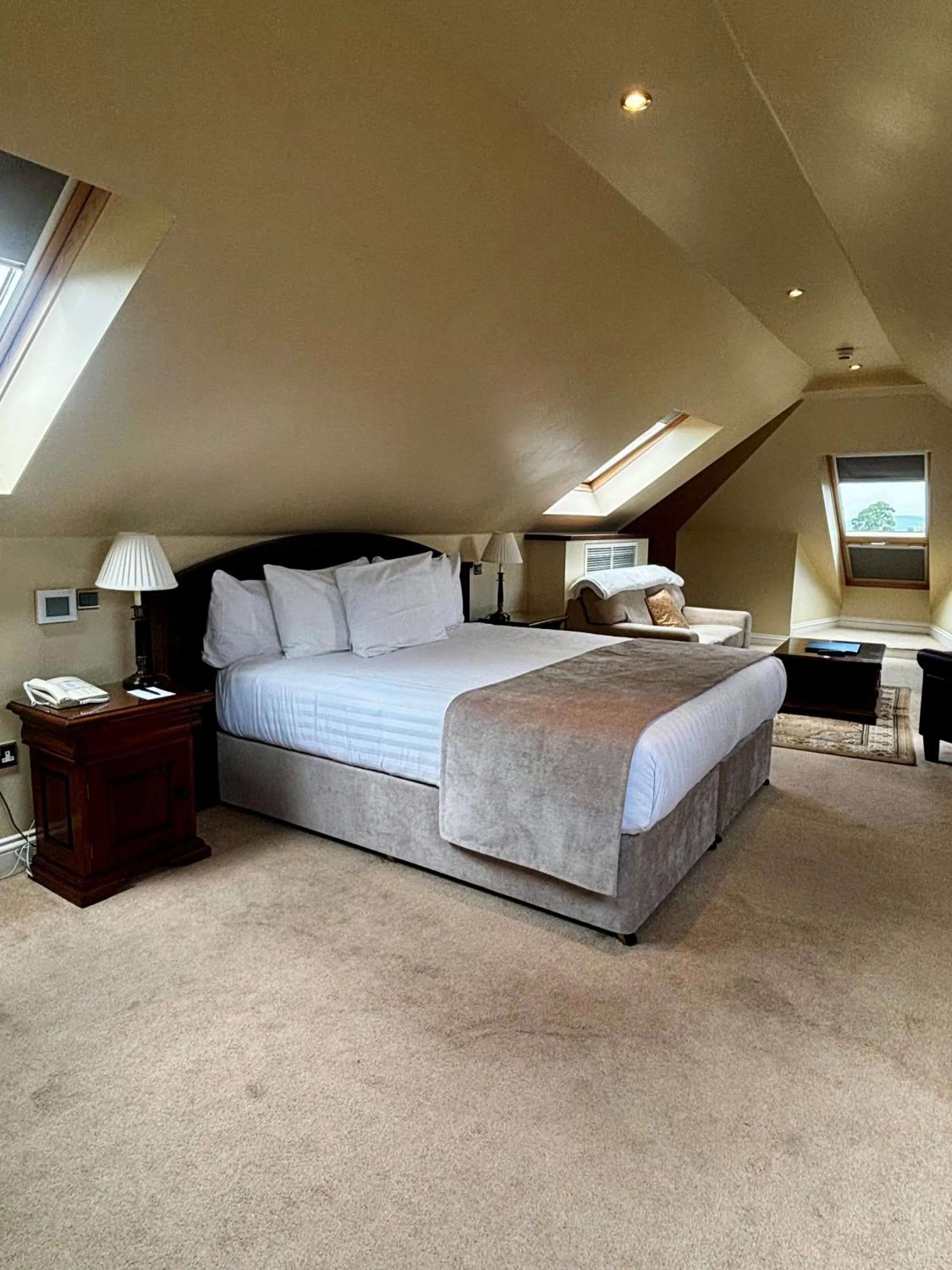 Bed in Baileys Hotel Cashel