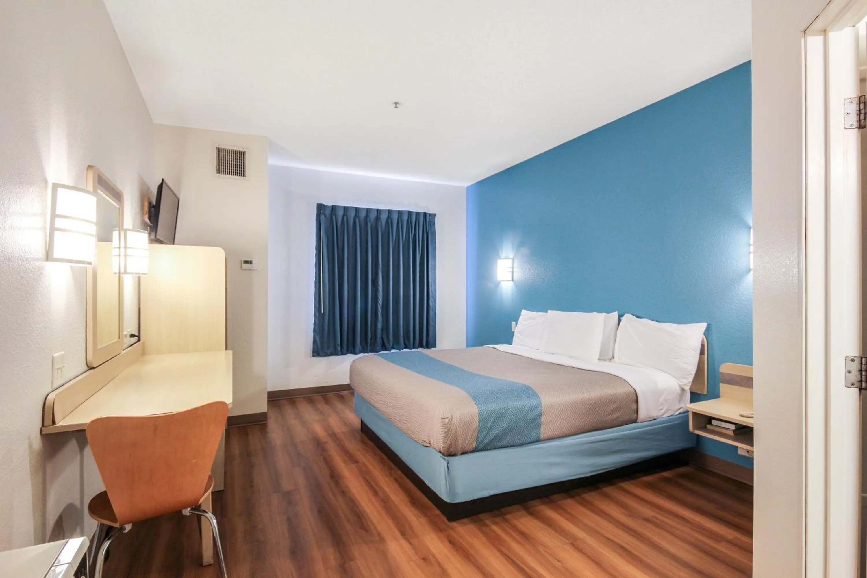 Bedroom, Bed in Motel 6 New Braunfels