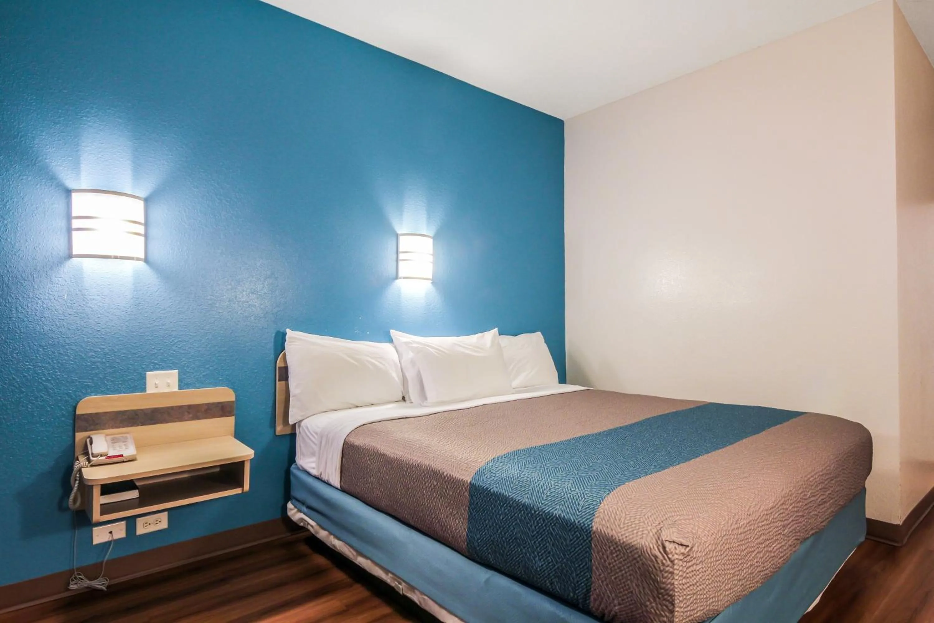 Bedroom, Bed in Motel 6 New Braunfels