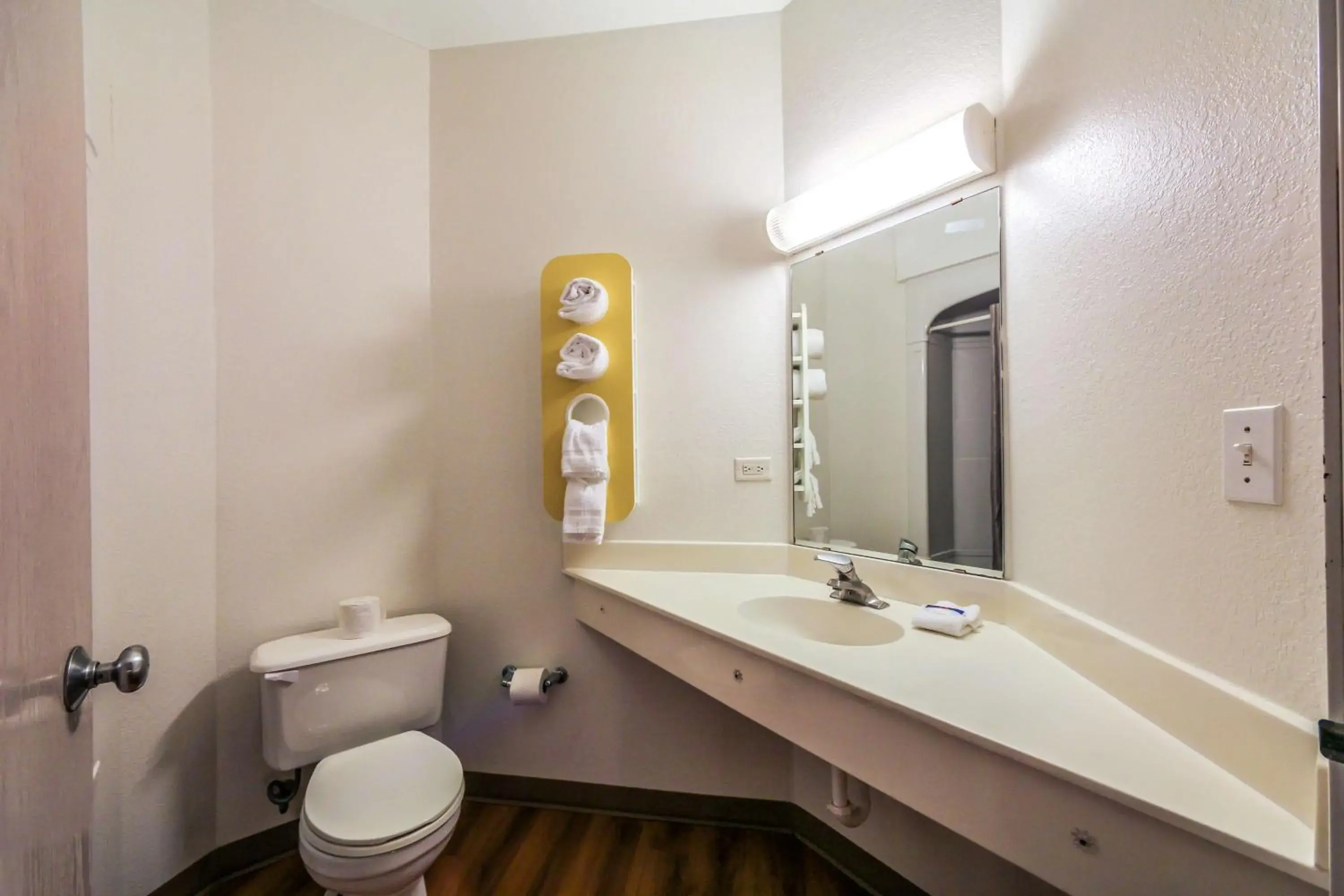 Deluxe King Room - Non-Smoking in Motel 6 New Braunfels Deluxe King Room - Non-Smoking in Motel 6 New Braunfels