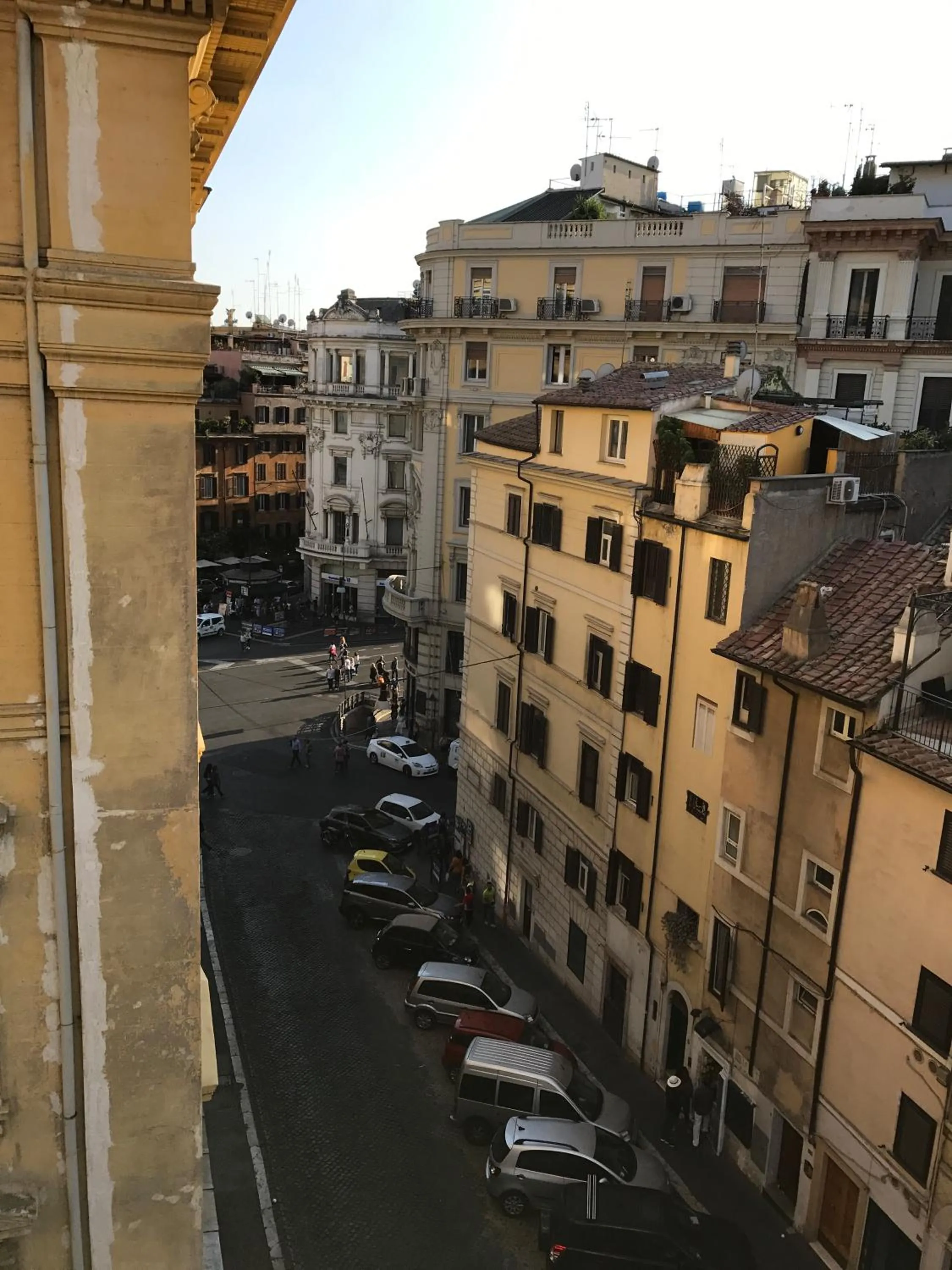 Street view in Sweethome Crispi