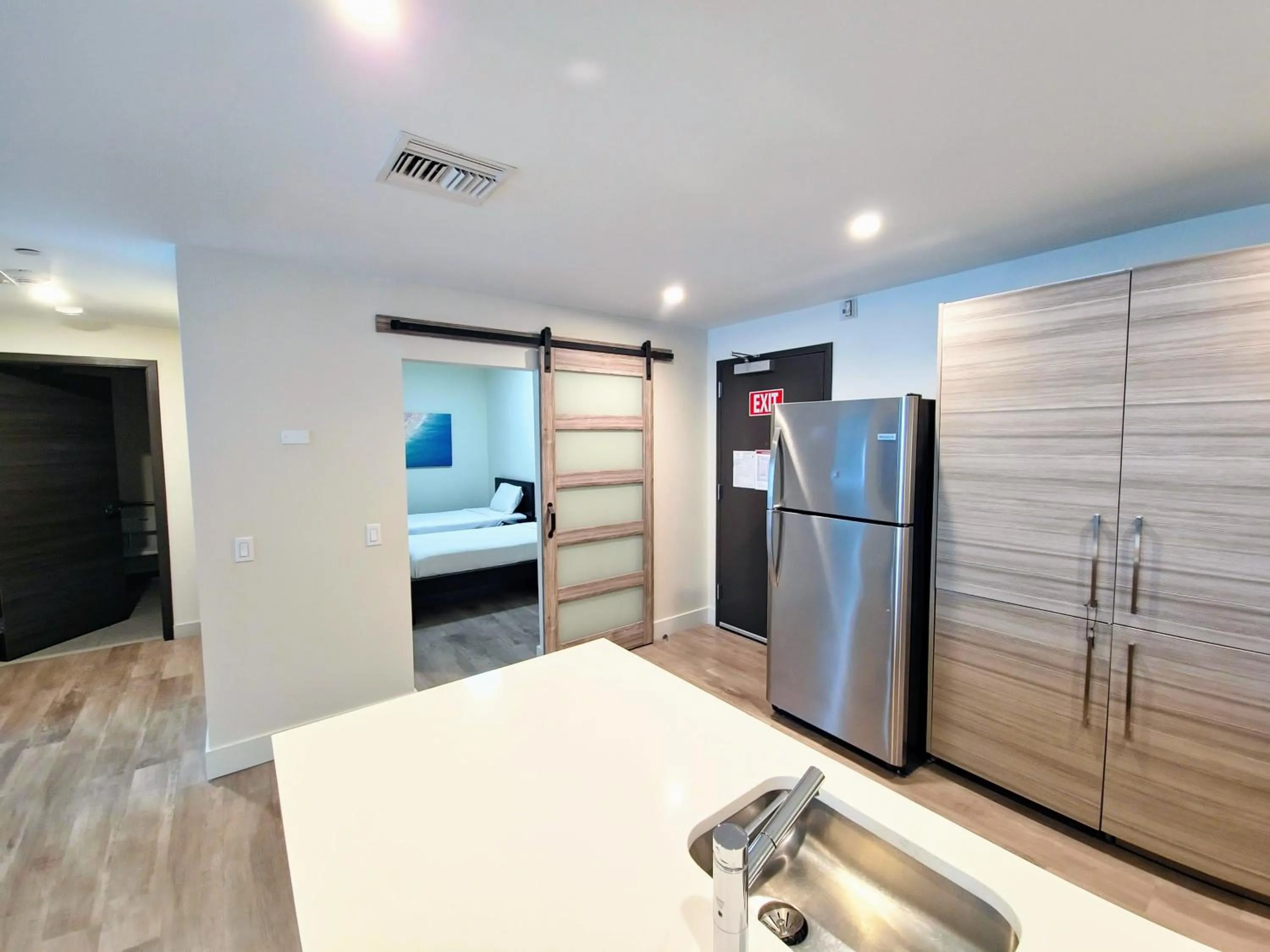 kitchen, Bed in CH Luxury Condos & Studios On The Beach