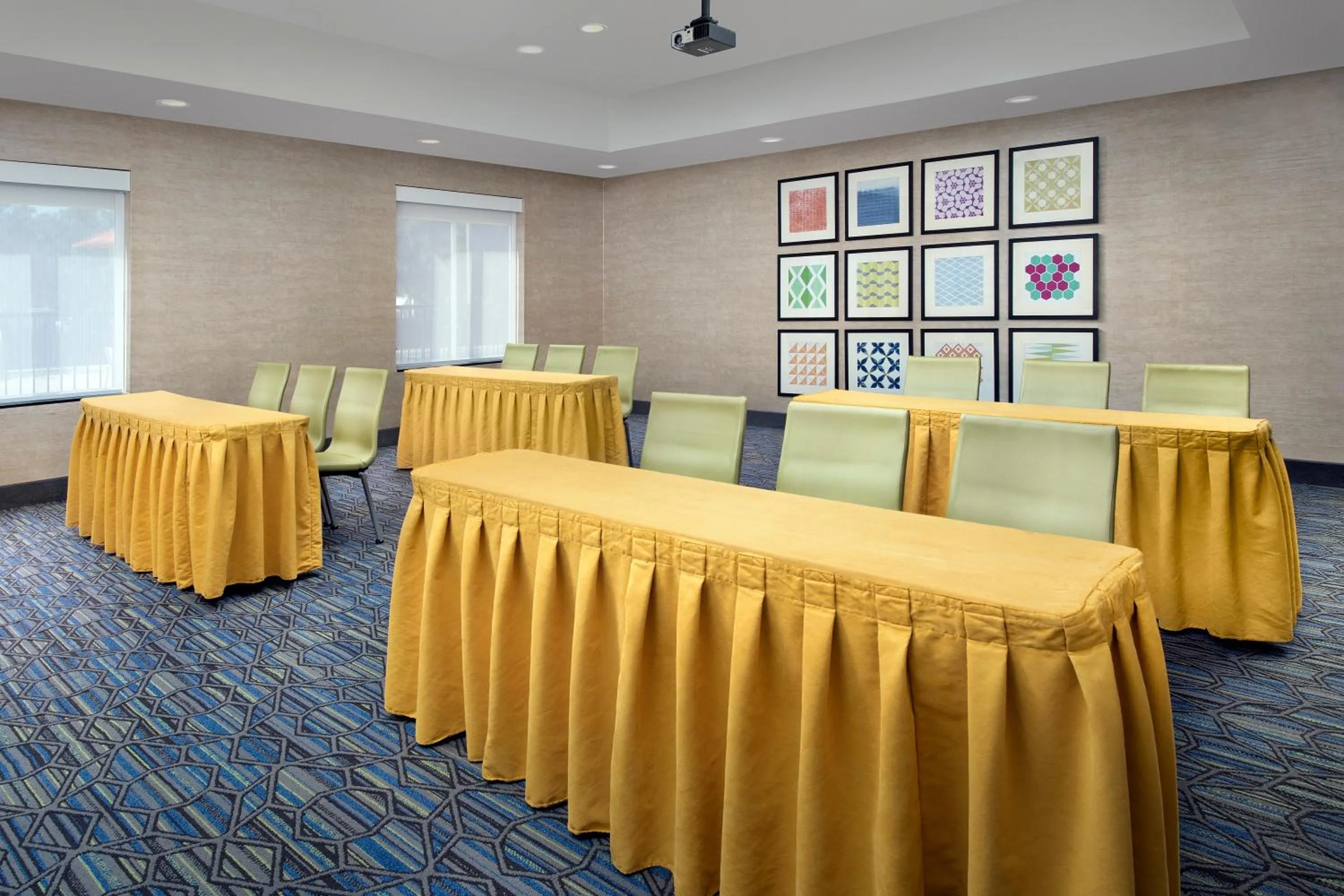 Meeting/conference room in Holiday Inn Express Uvalde by IHG