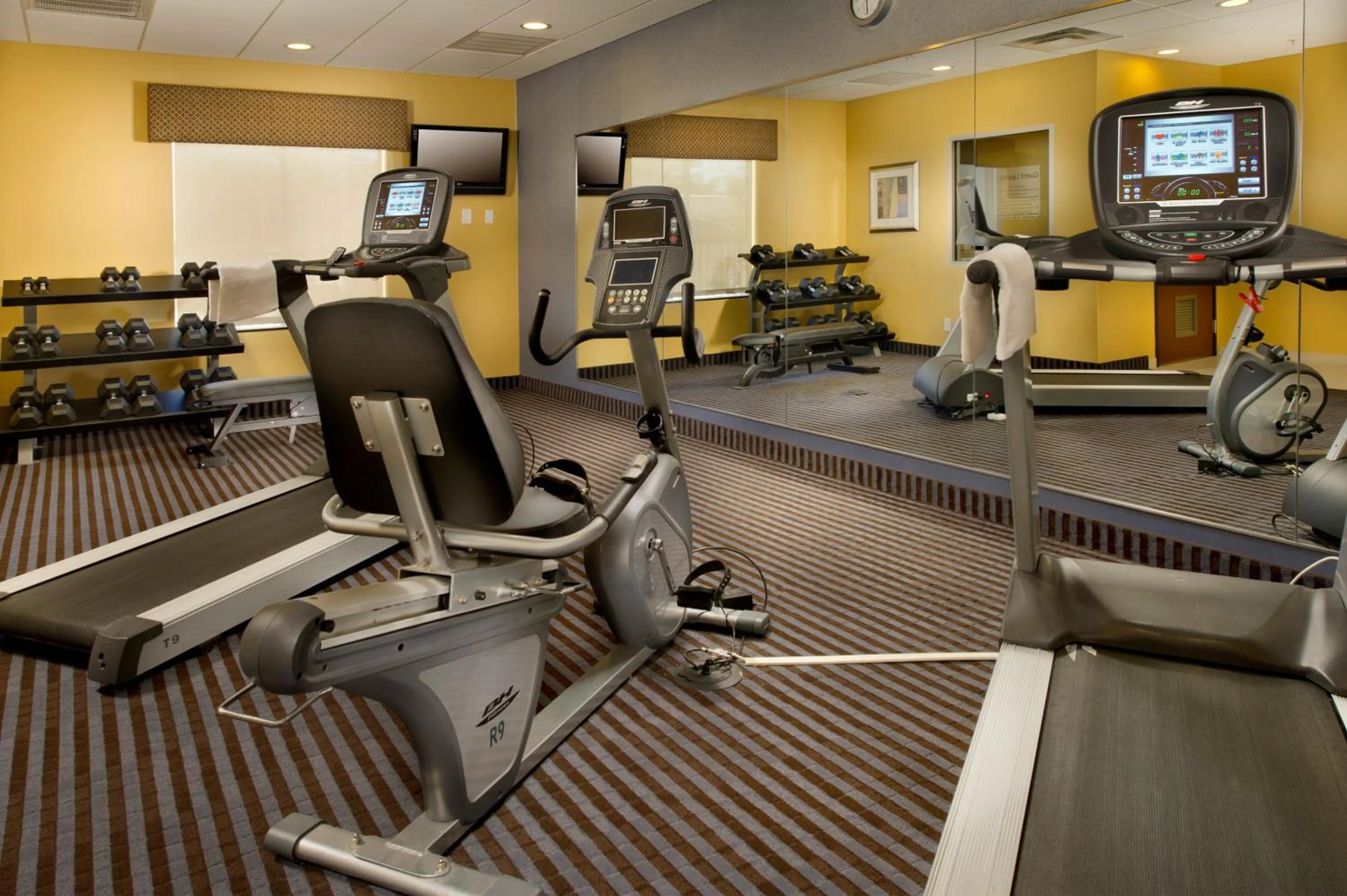 Fitness centre/facilities in Holiday Inn Express Uvalde by IHG