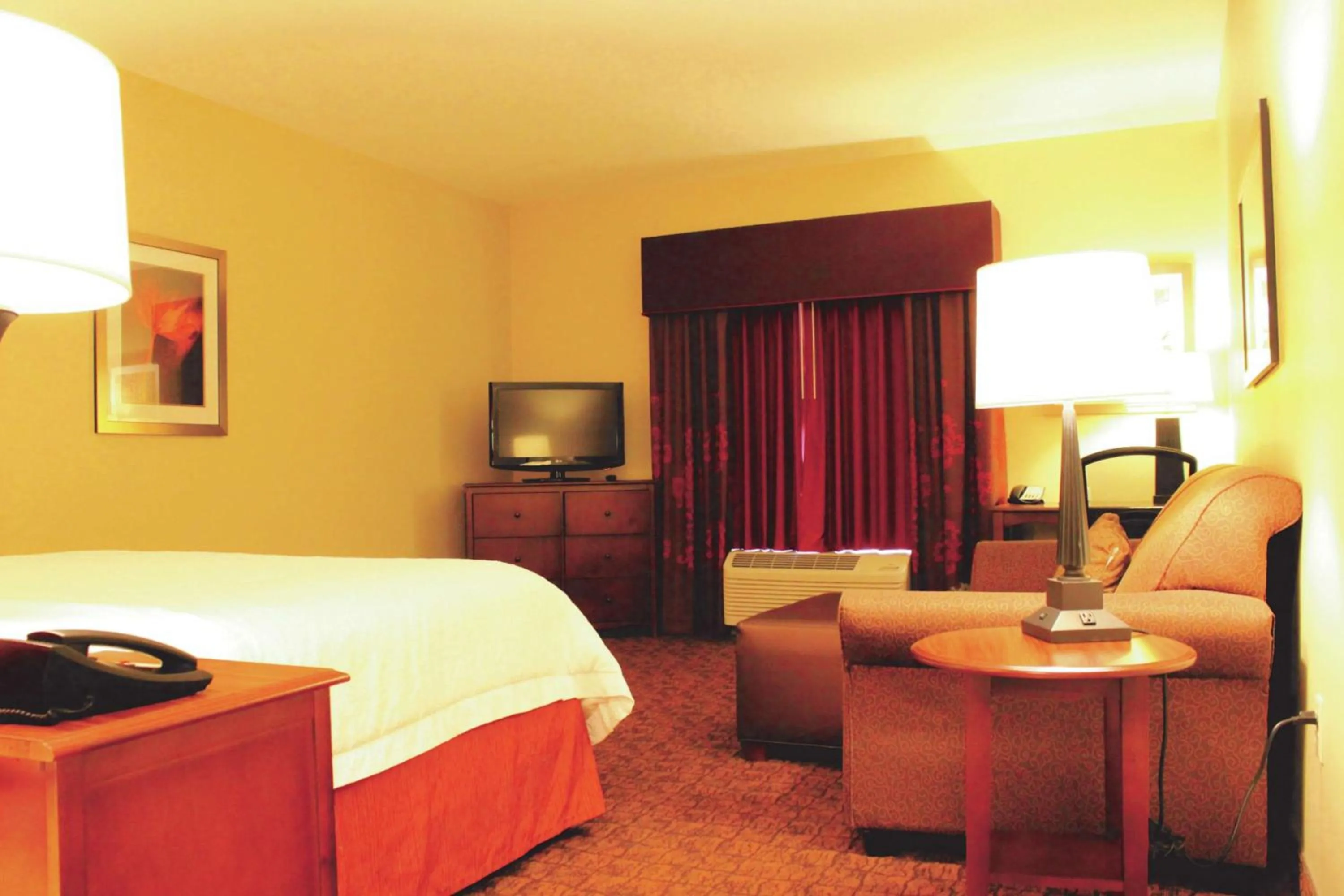 Bedroom, Bed in Hampton Inn & Suites McAllen