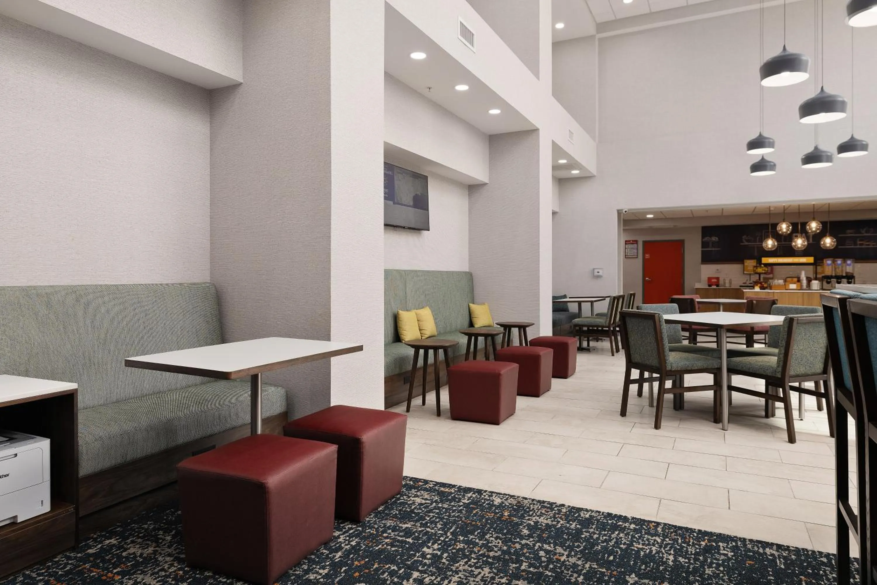 Seating area in Hampton Inn & Suites McAllen