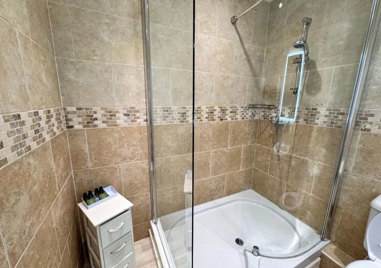 Shower in The Waterfront Inn