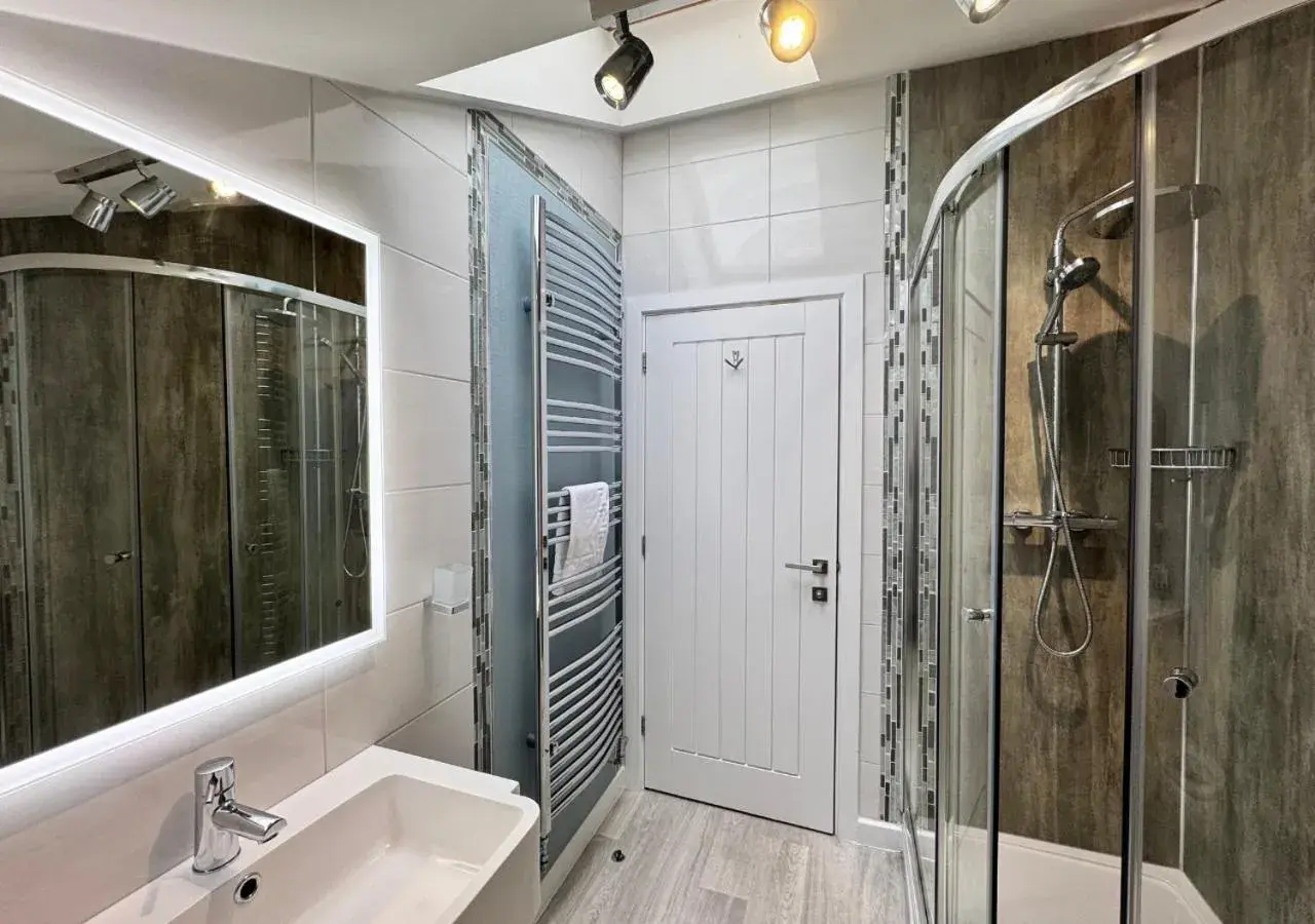 Deluxe King Room in The Waterfront Inn Deluxe King Room in The Waterfront Inn