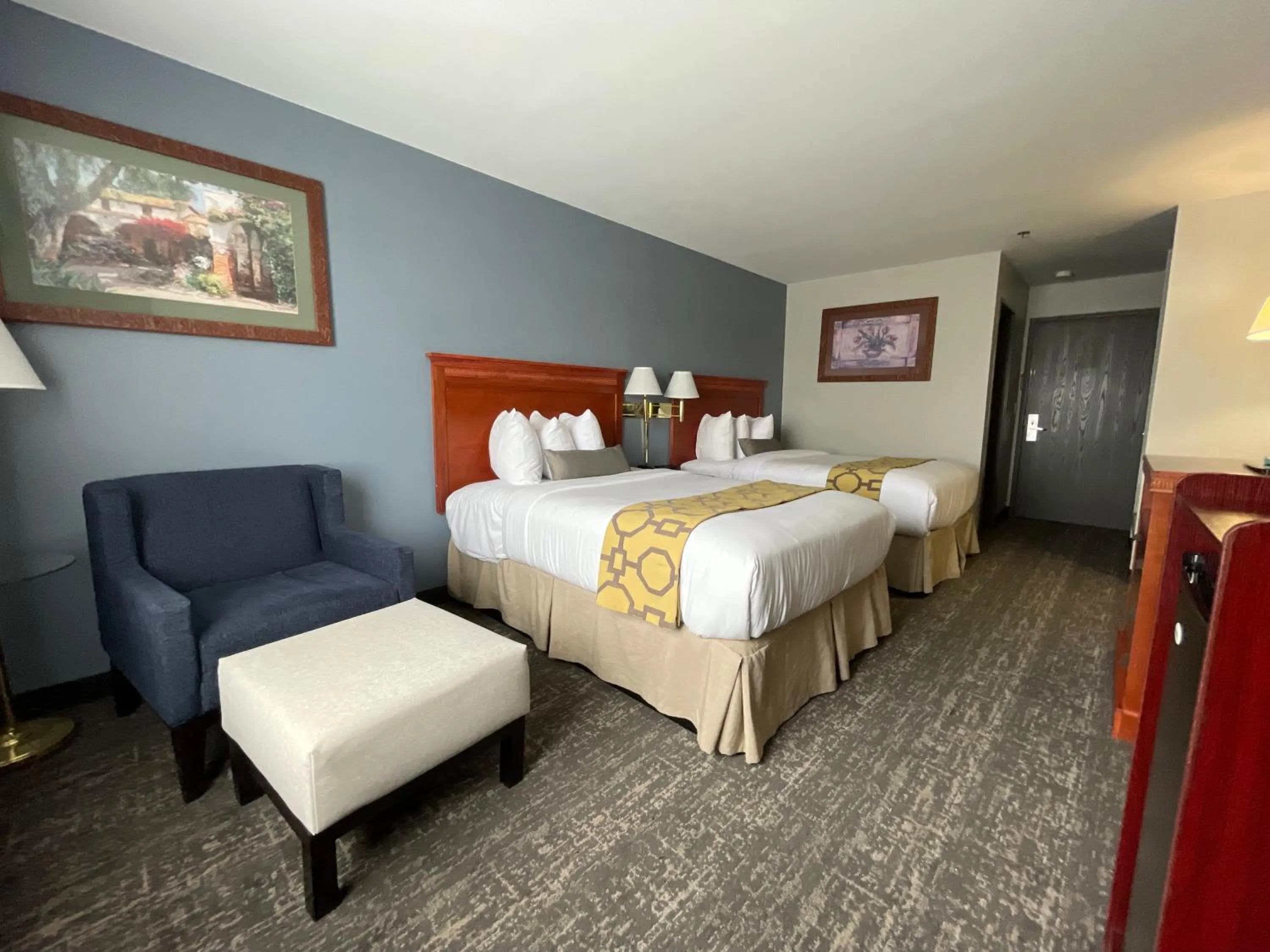 Bed in Baymont by Wyndham Yreka