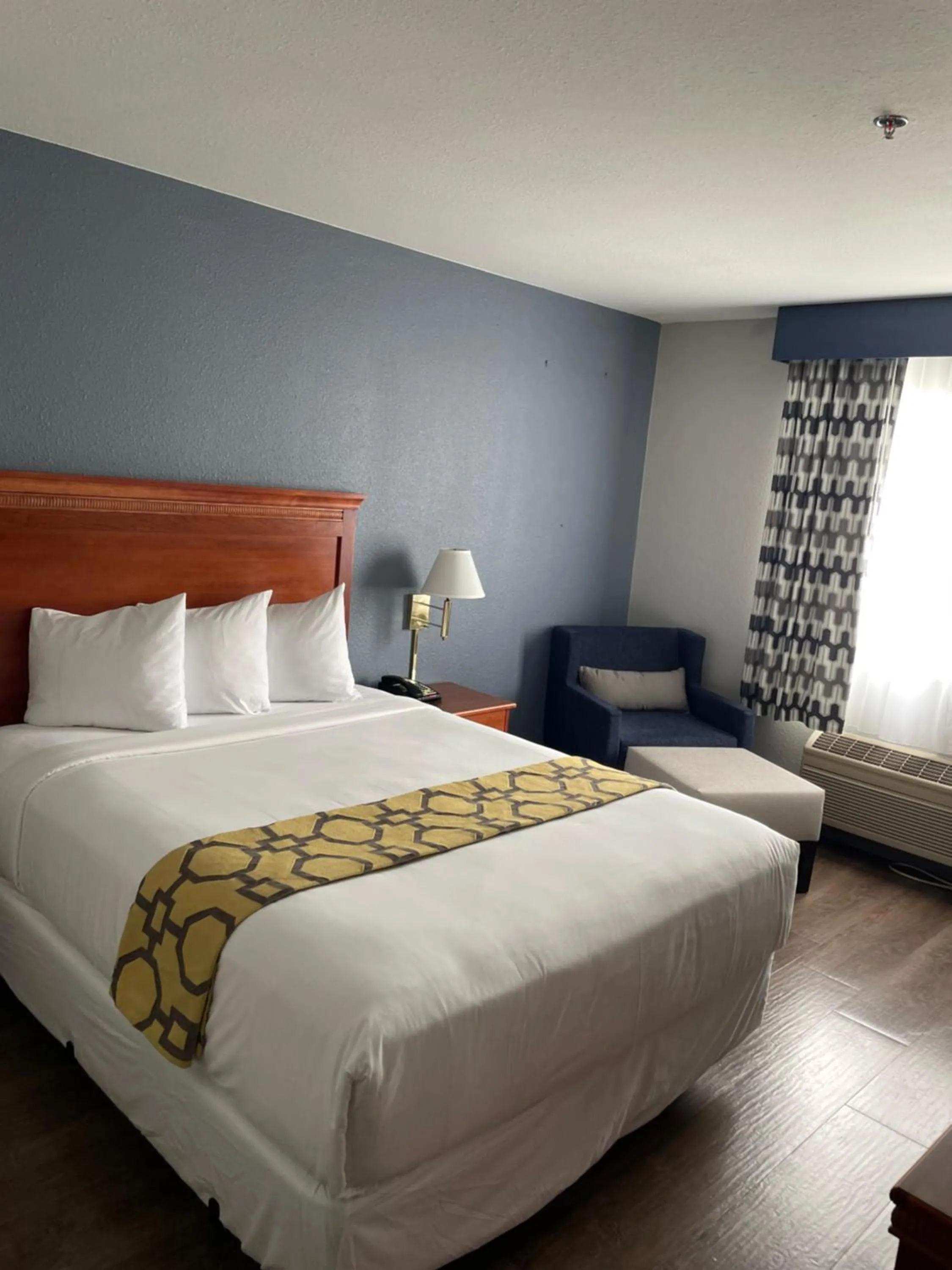 Bed in Baymont by Wyndham Yreka