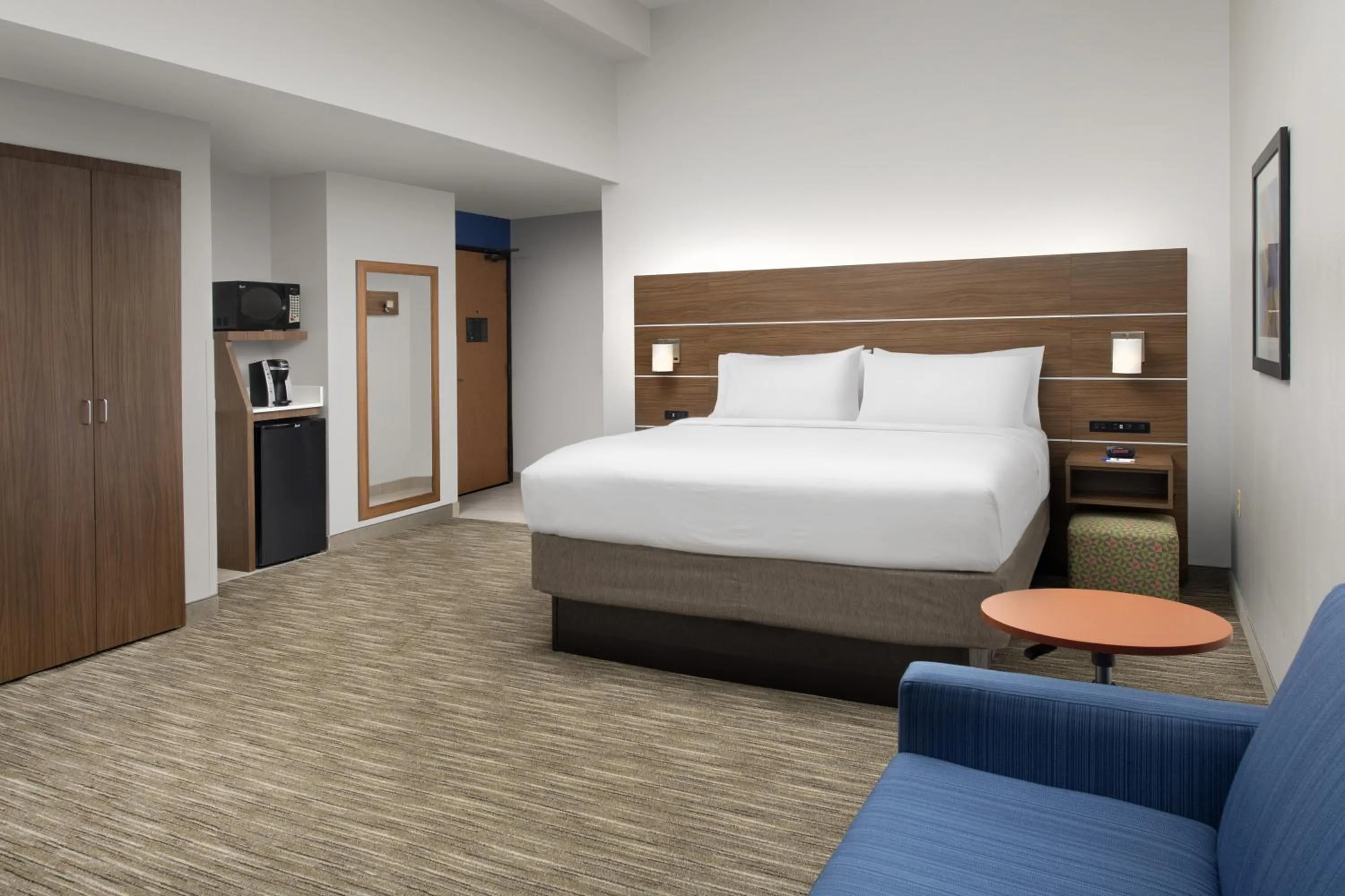 Photo of the whole room, Bed in Holiday Inn Express San Antonio North Riverwalk Area by IHG