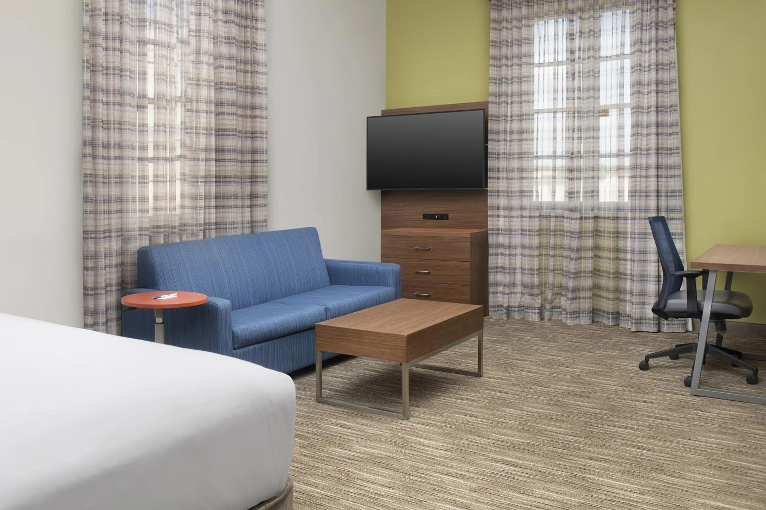 Photo of the whole room, Bed in Holiday Inn Express San Antonio North Riverwalk Area by IHG