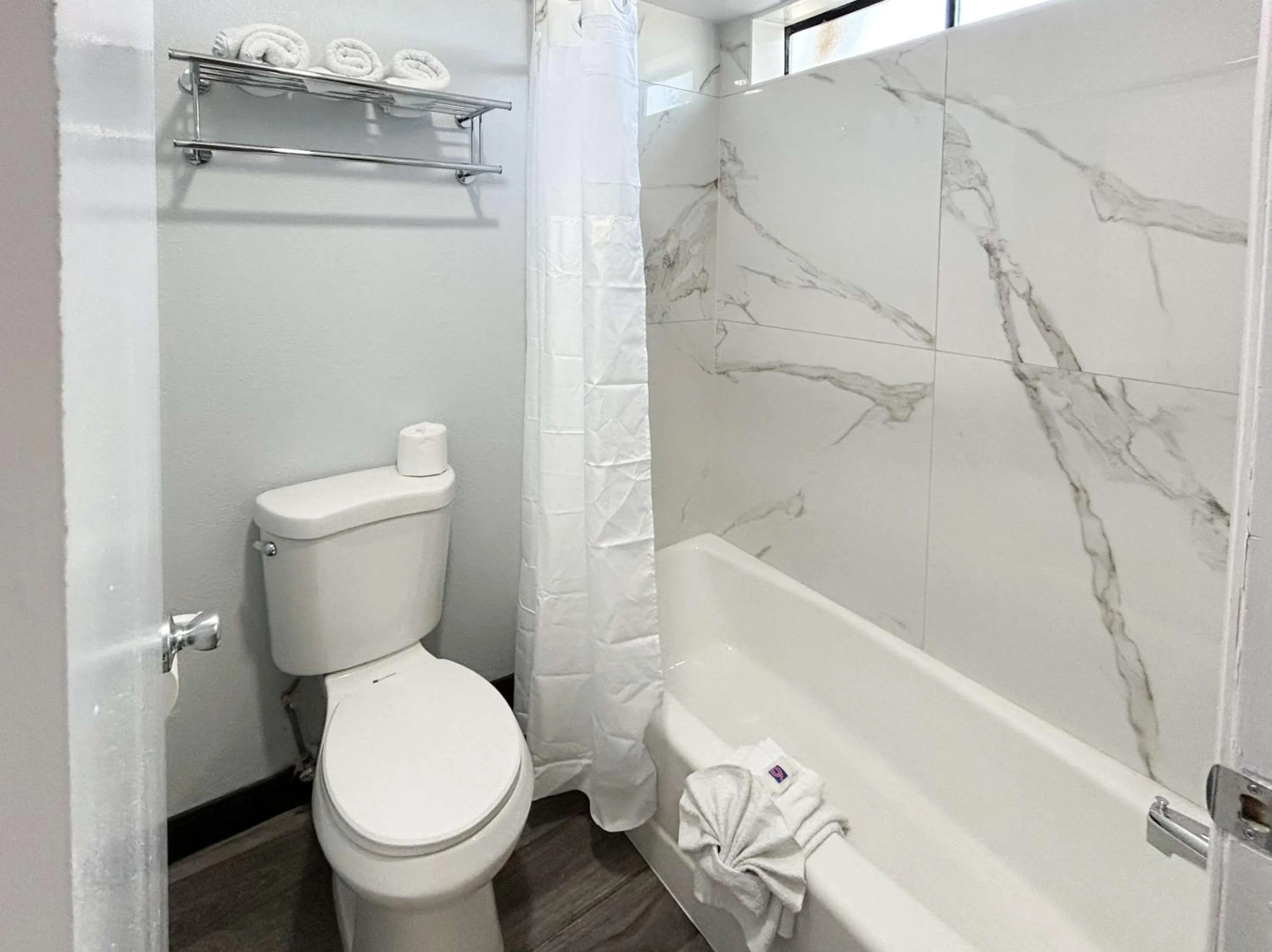 Bathroom in Studio 6 Bakersfield, CA South