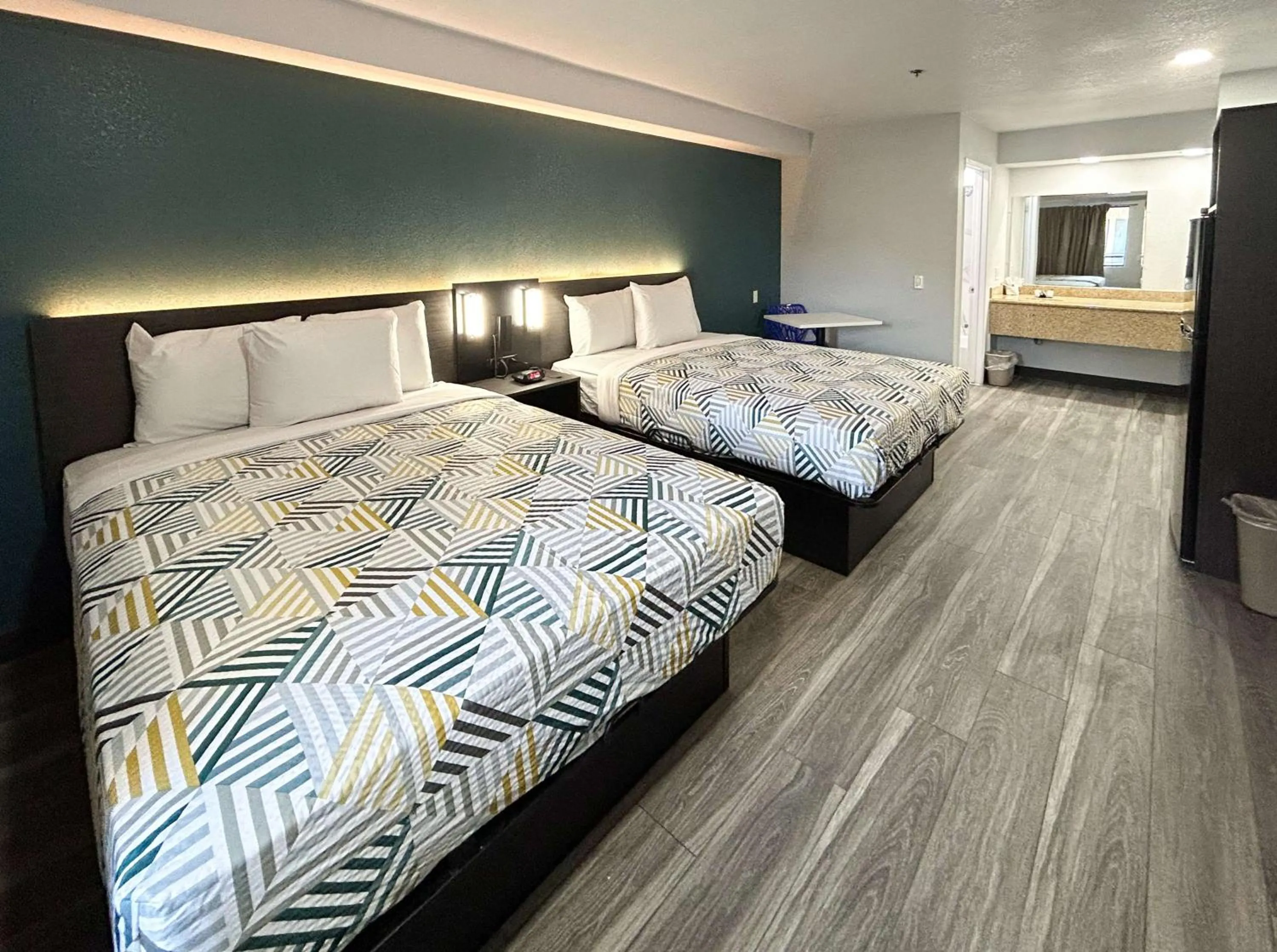 Bedroom, Bed in Bakersfield Inn & Suites