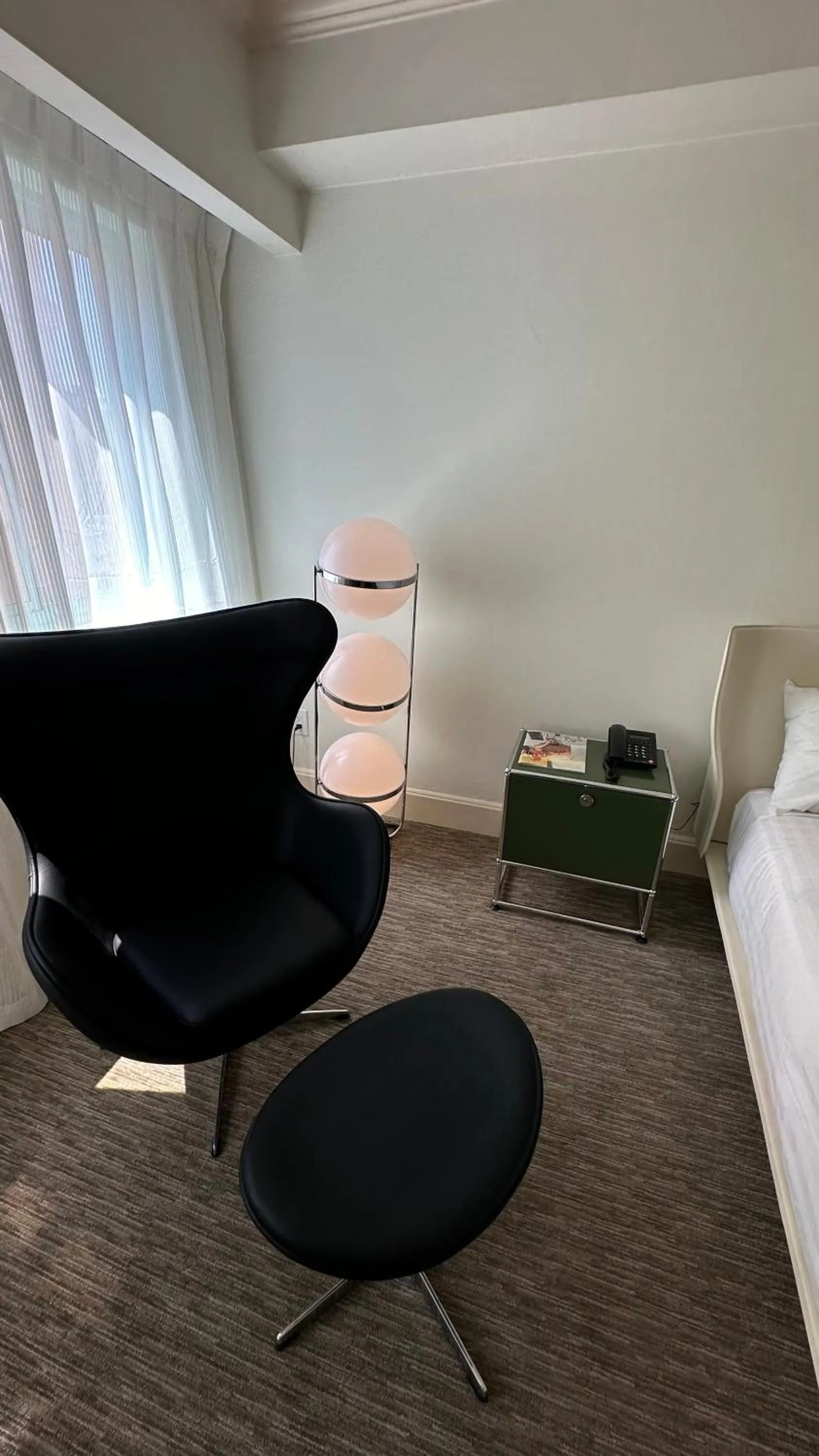 Bedroom in Oxford Palace Hotel