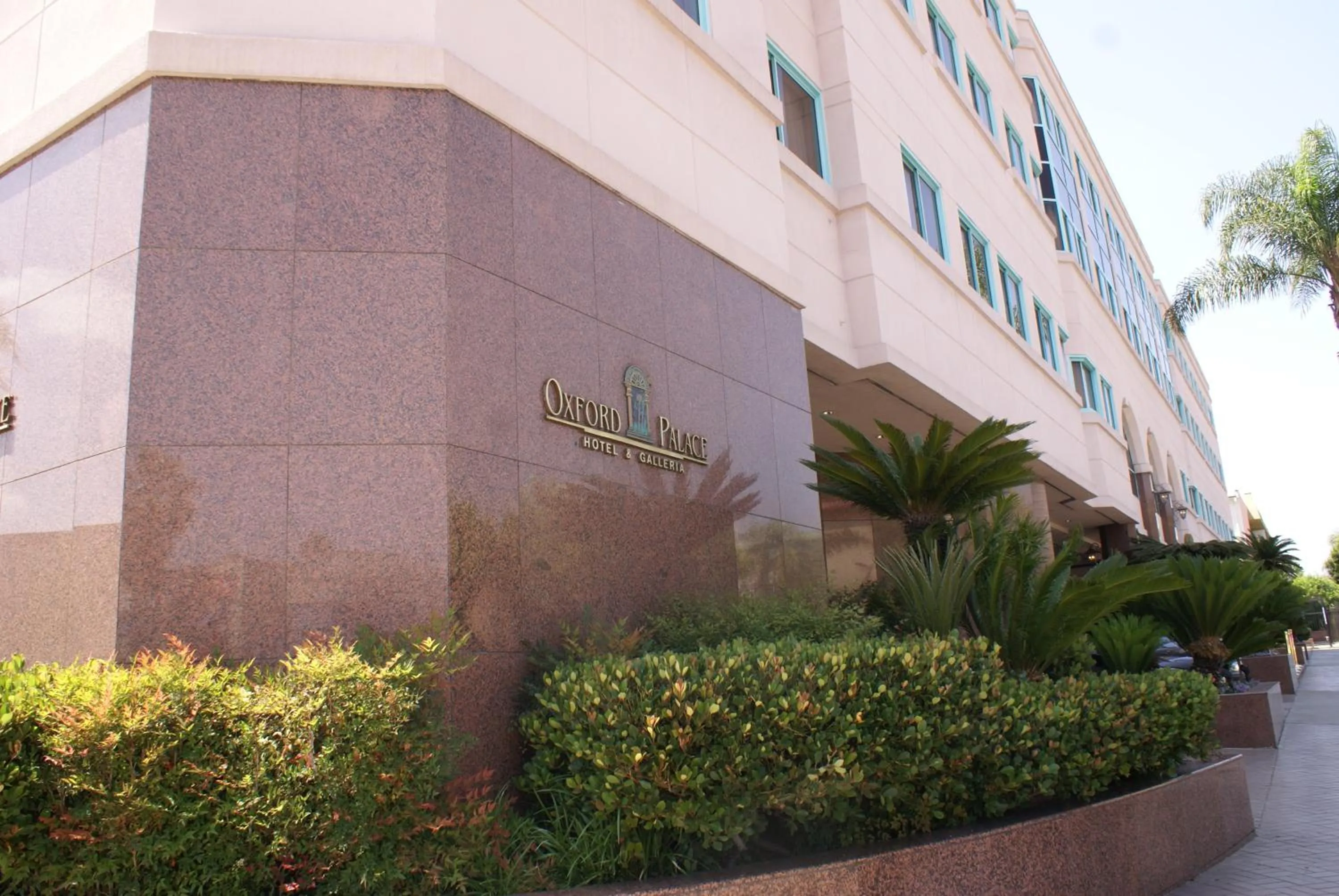 Facade/entrance in Oxford Palace Hotel