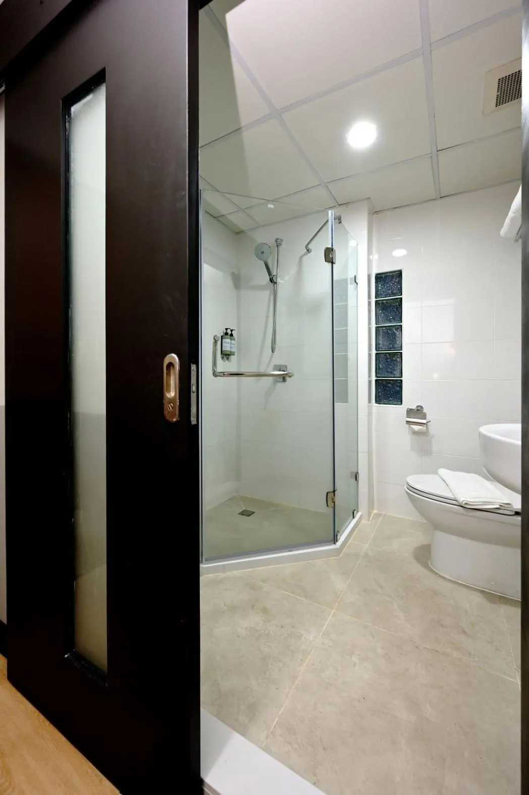 Shower in Anya Nana at Sukhumvit Bangkok