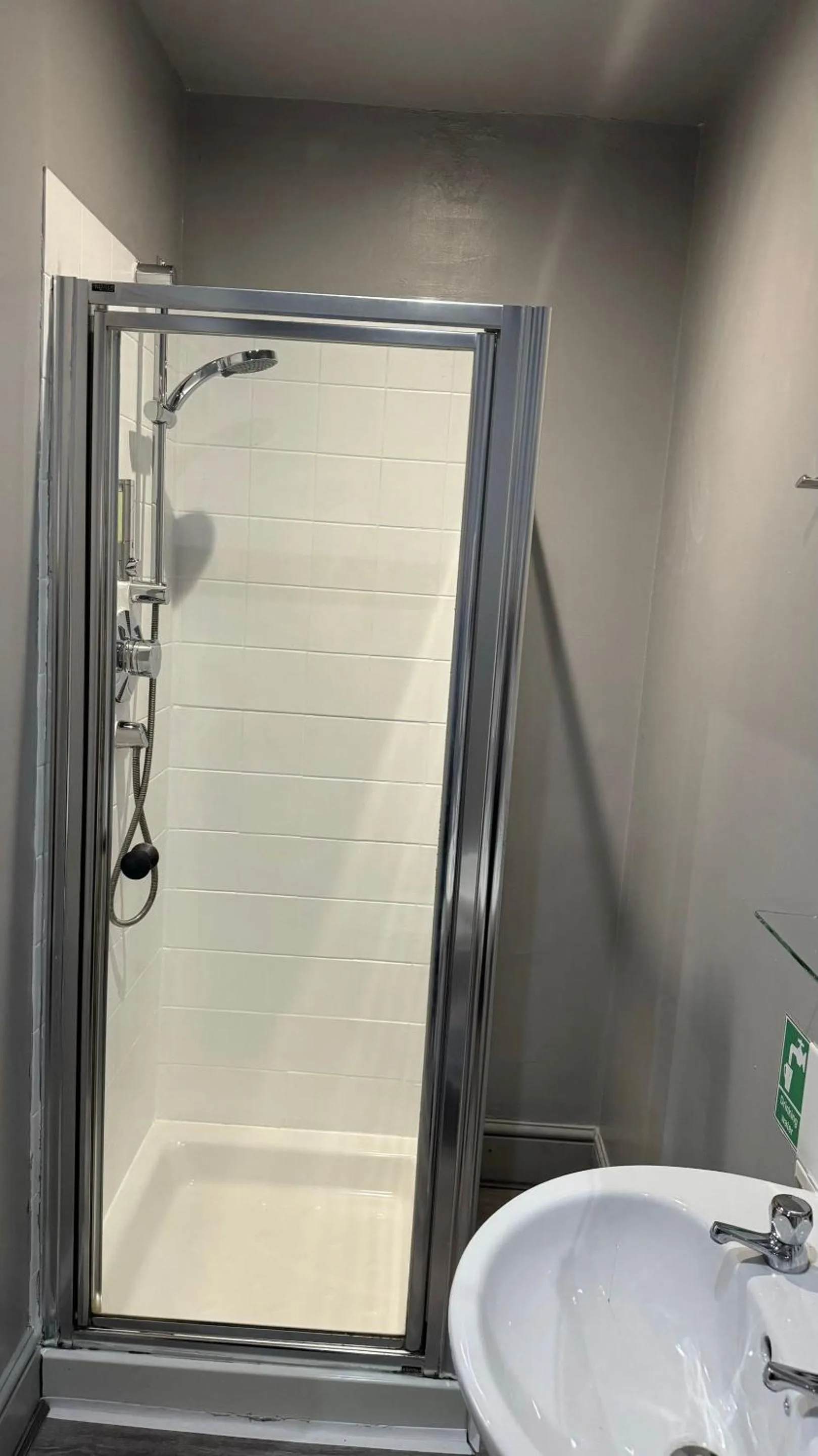 Shower in The Railway Sleeper Lodge