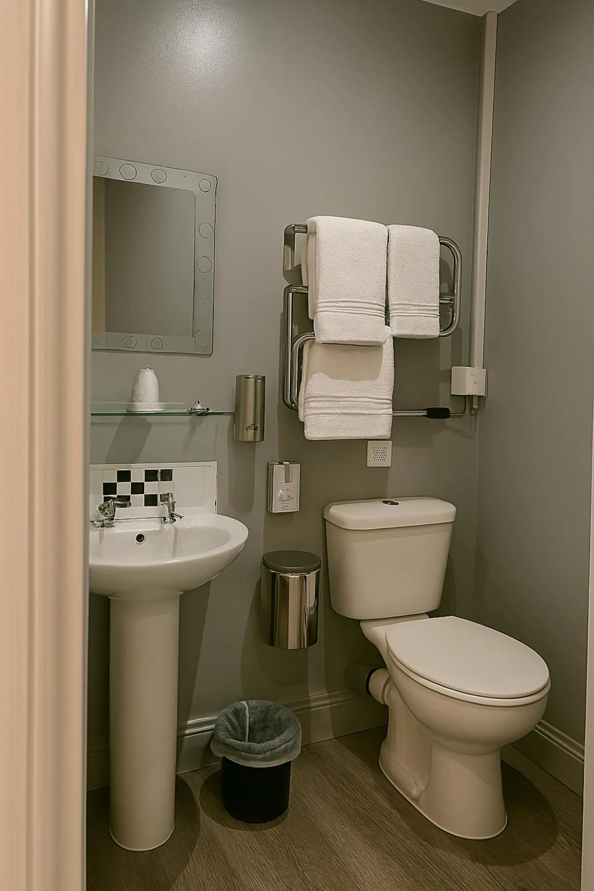 Bathroom in The Railway Sleeper Lodge