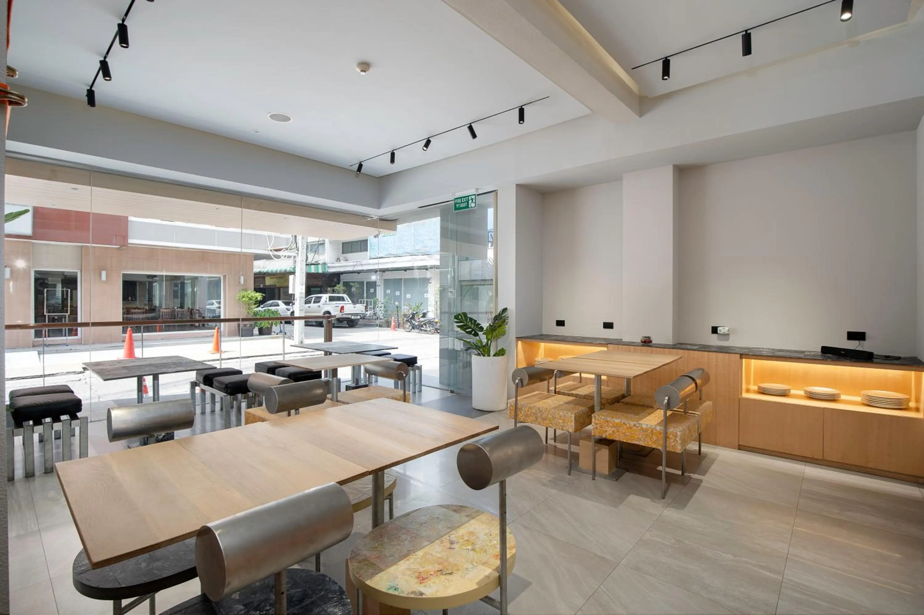 Restaurant/places to eat in Metz Pratunam