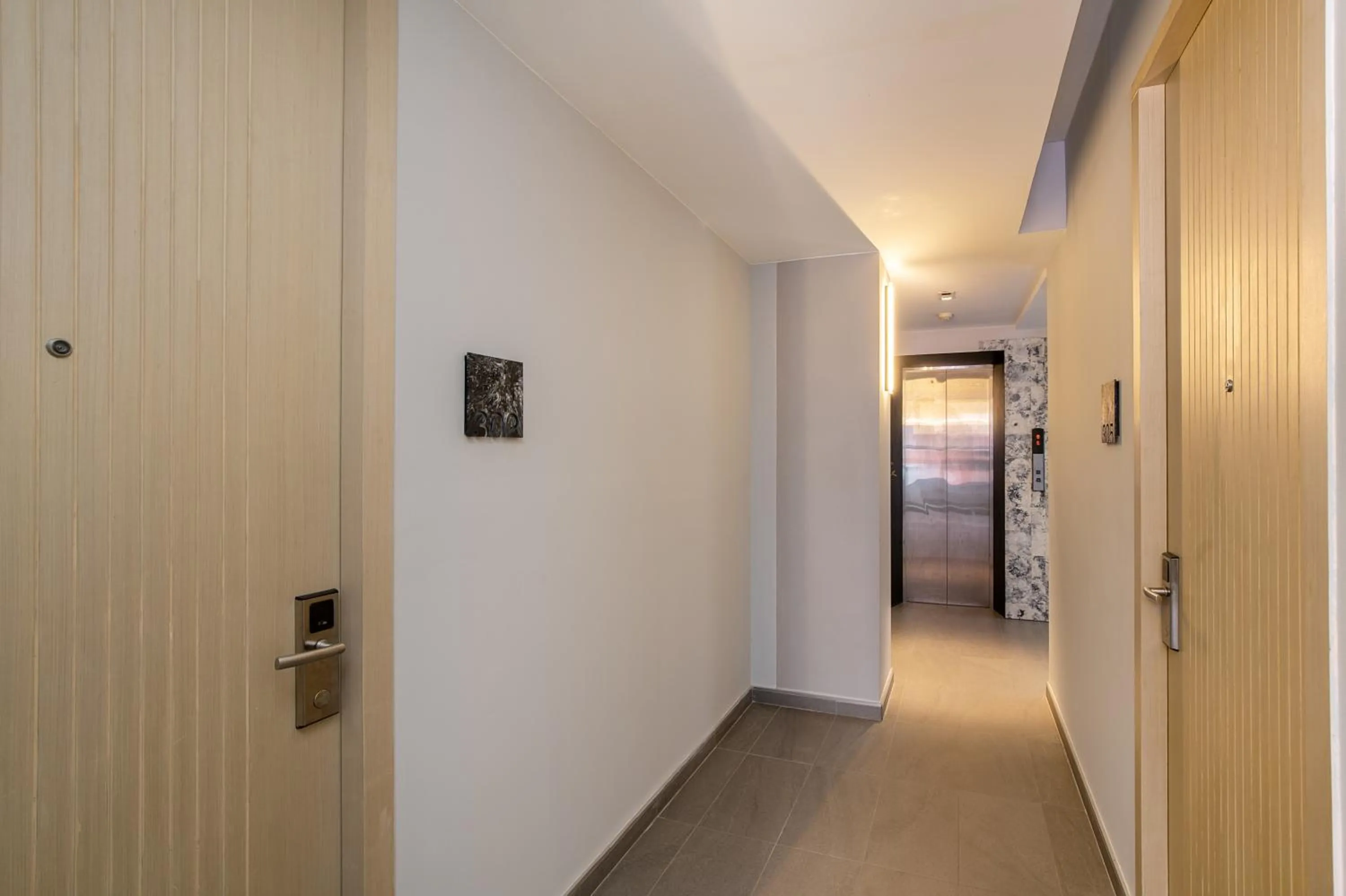 Property building in Metz Pratunam