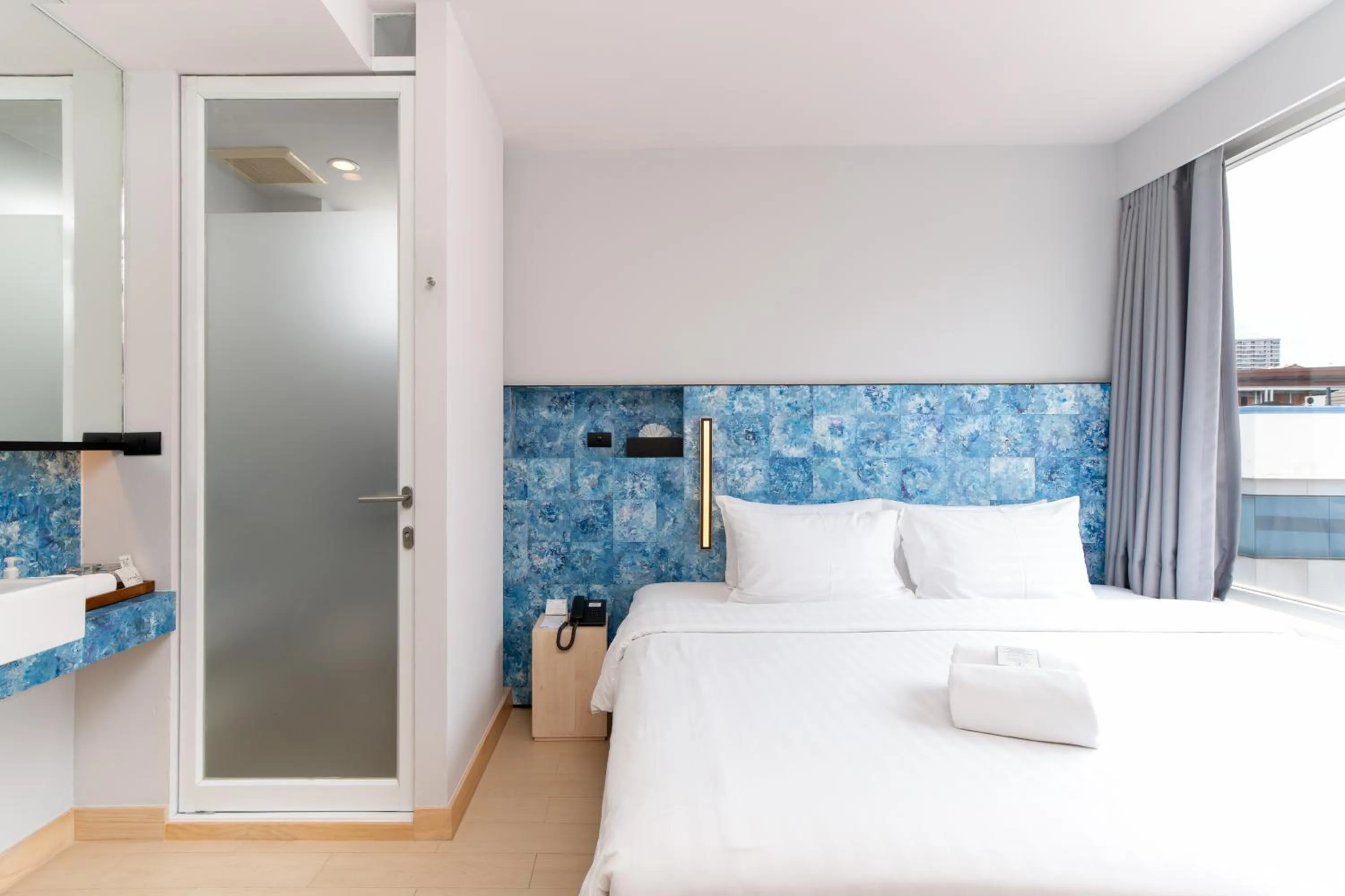 Bedroom, Bed in Metz Pratunam