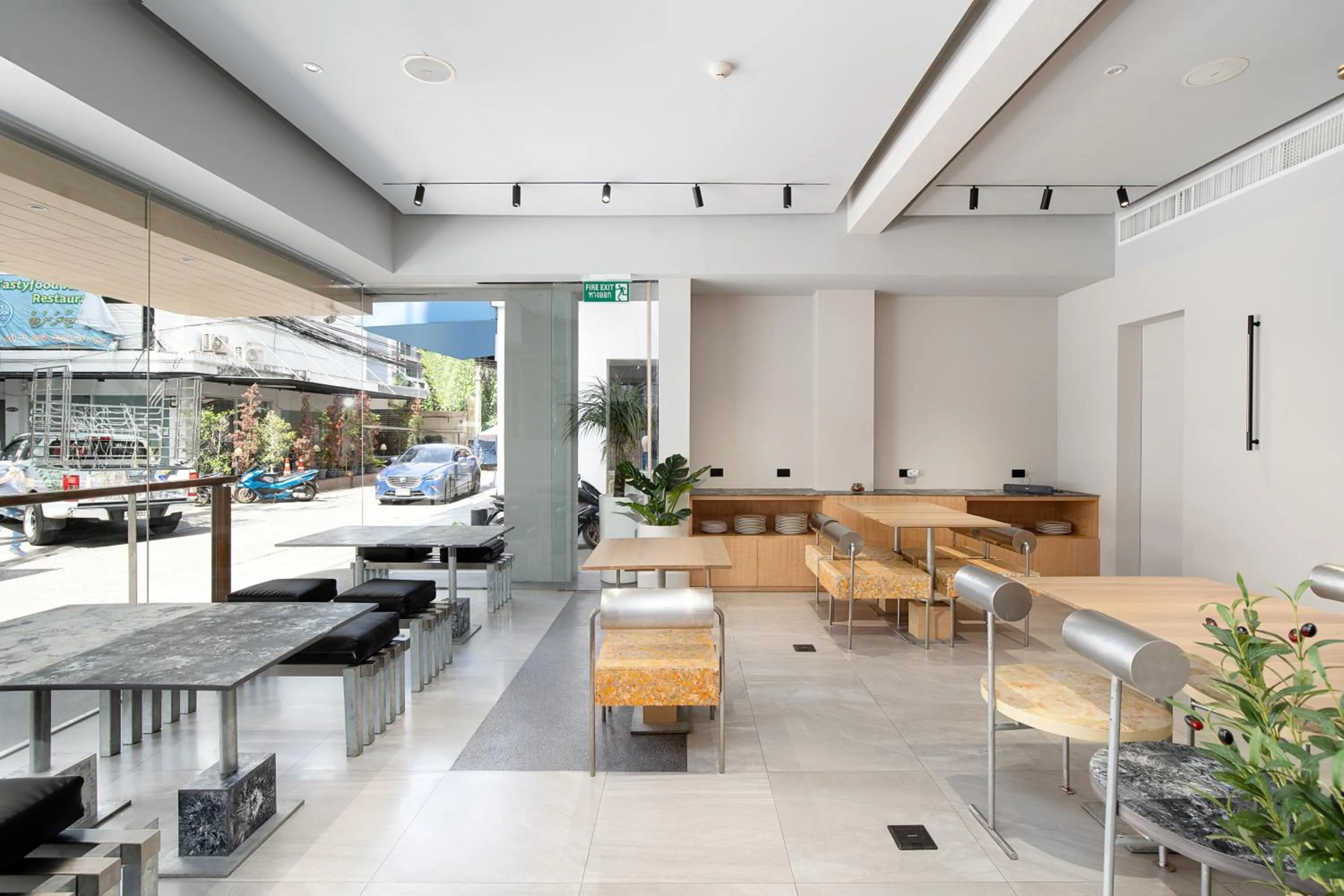 Restaurant/places to eat in Metz Pratunam