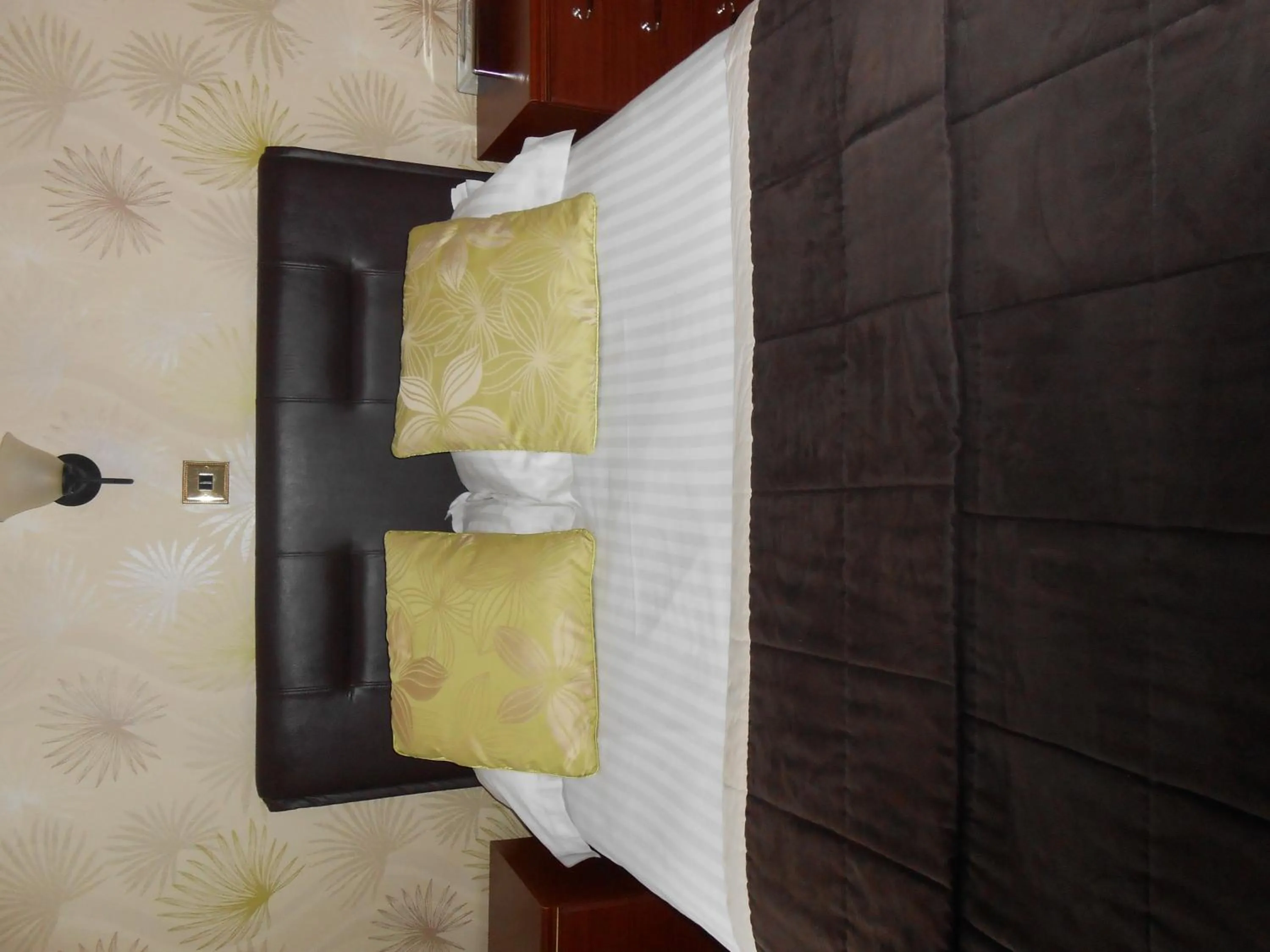 Bed in The Poplars Moulton