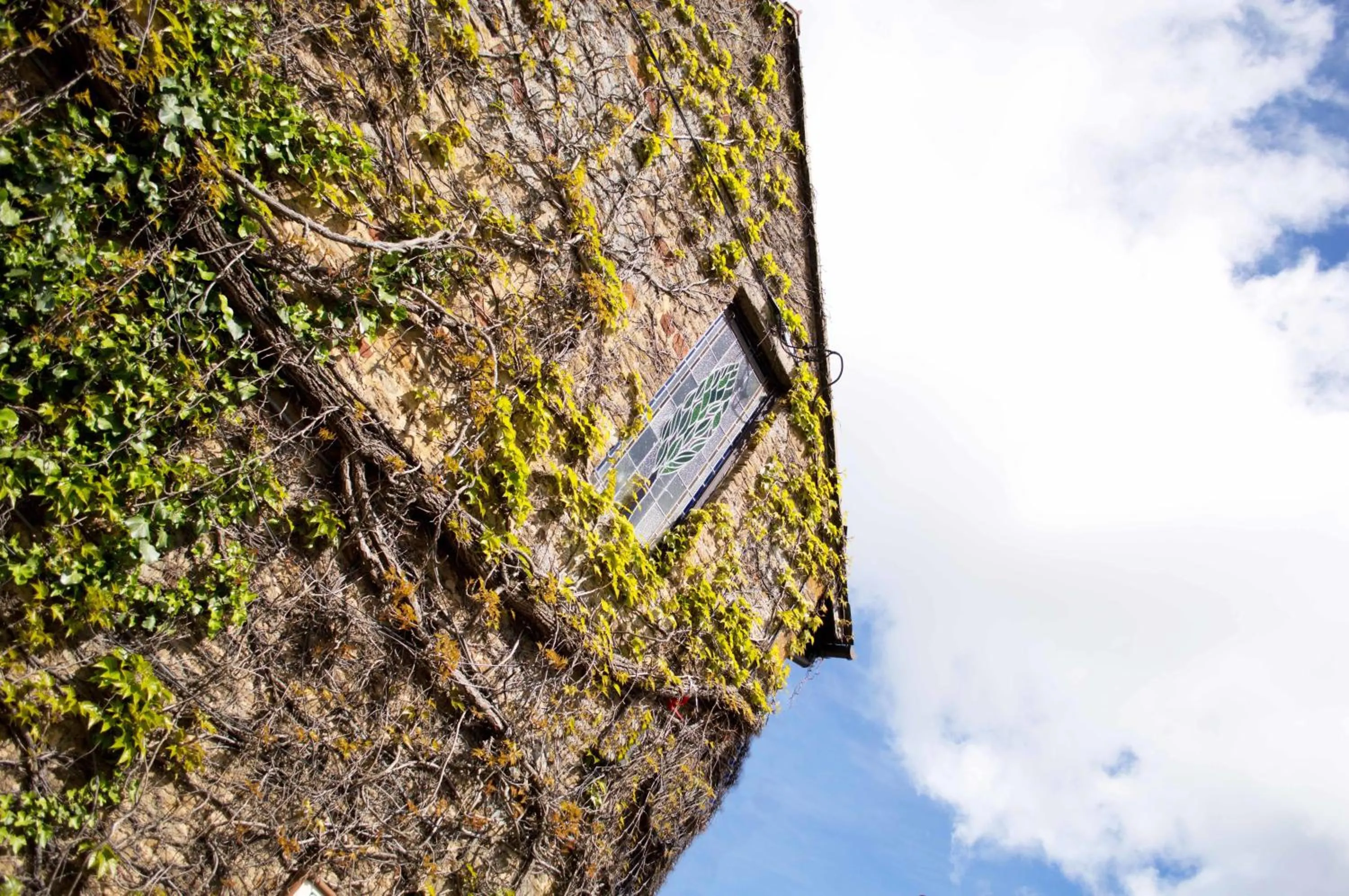 Facade/entrance in The Poplars Moulton