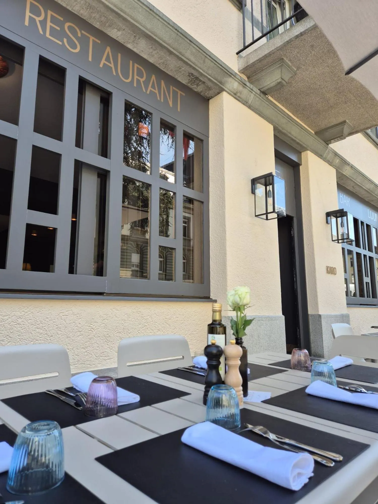 Restaurant/places to eat in Hotel La Balance self check-in