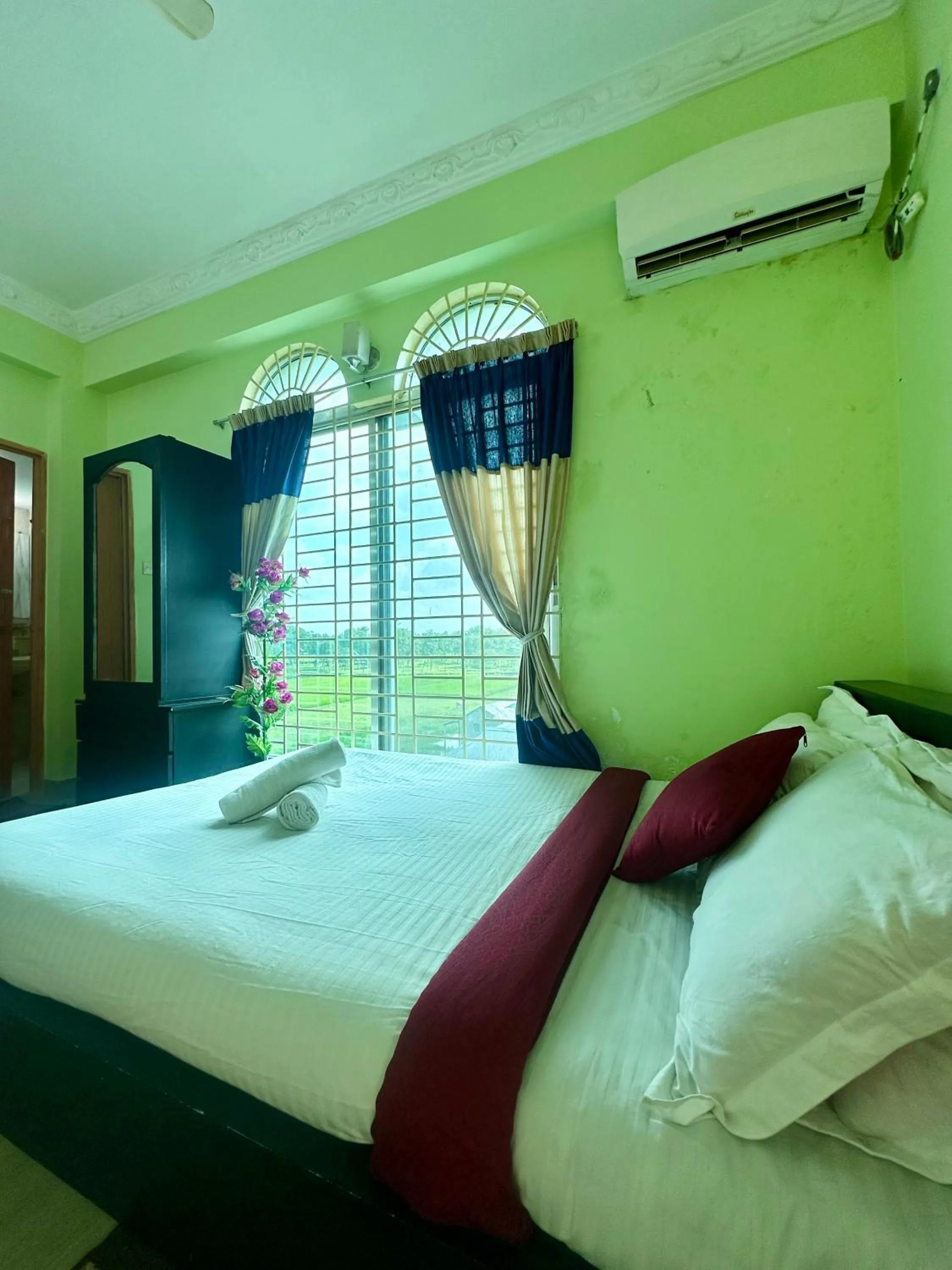 towels, Bed in Grand Selim Resort & Tour – GSRT