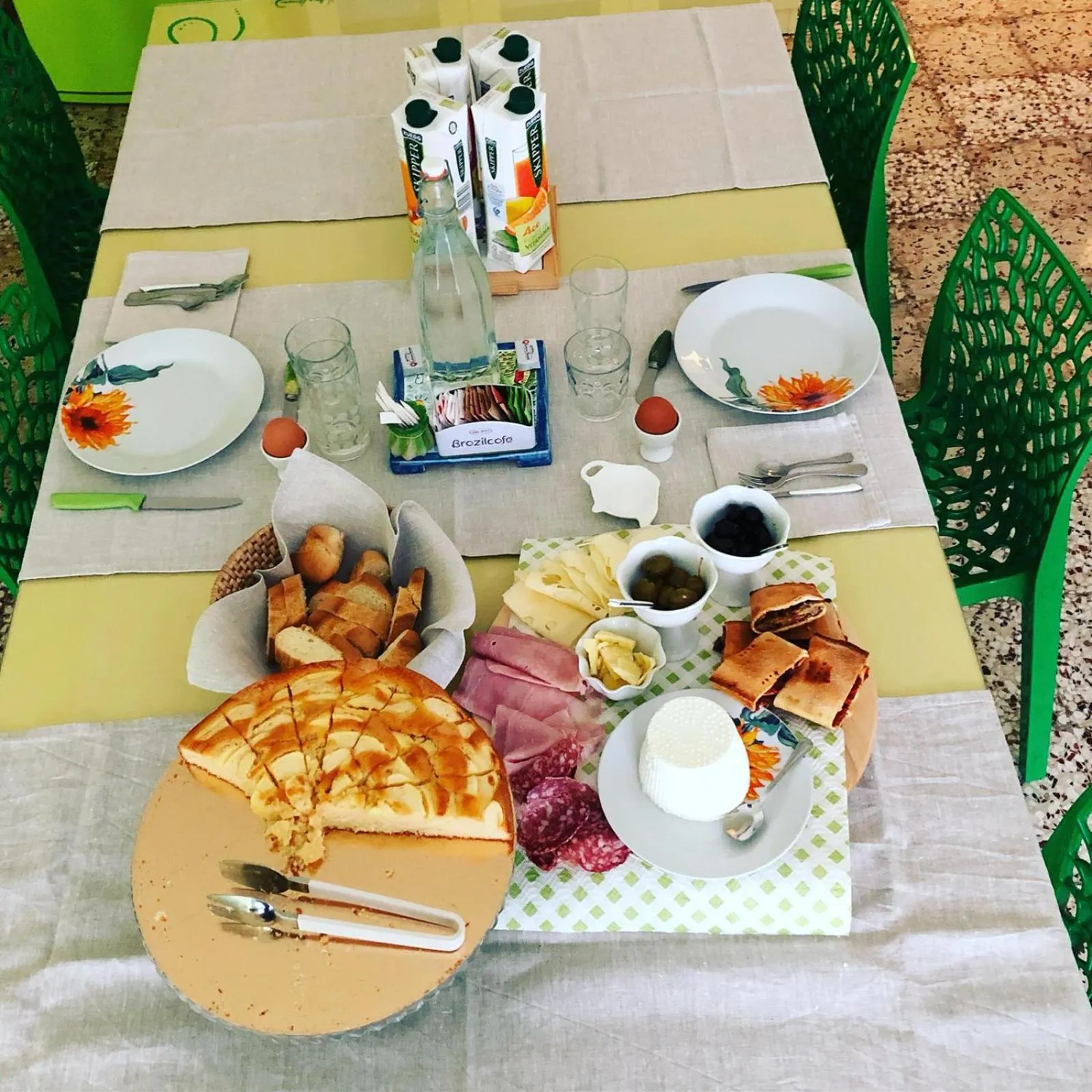 Breakfast in La Casa del Liberty