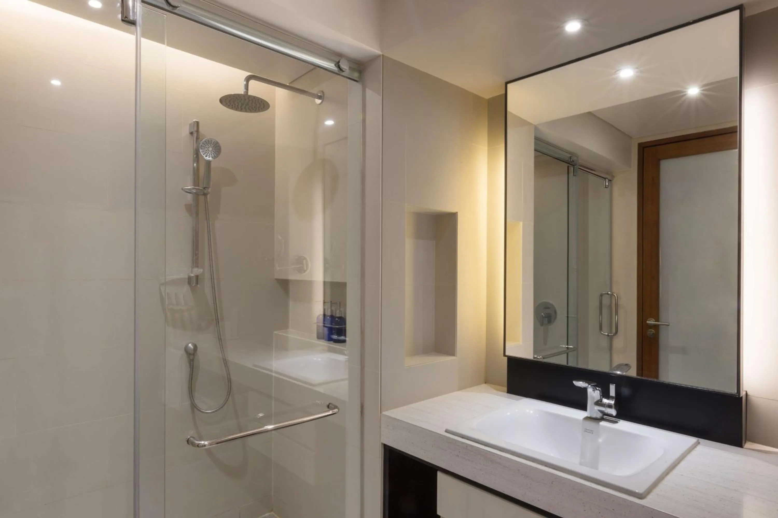 Shower in Radisson Blu Cebu