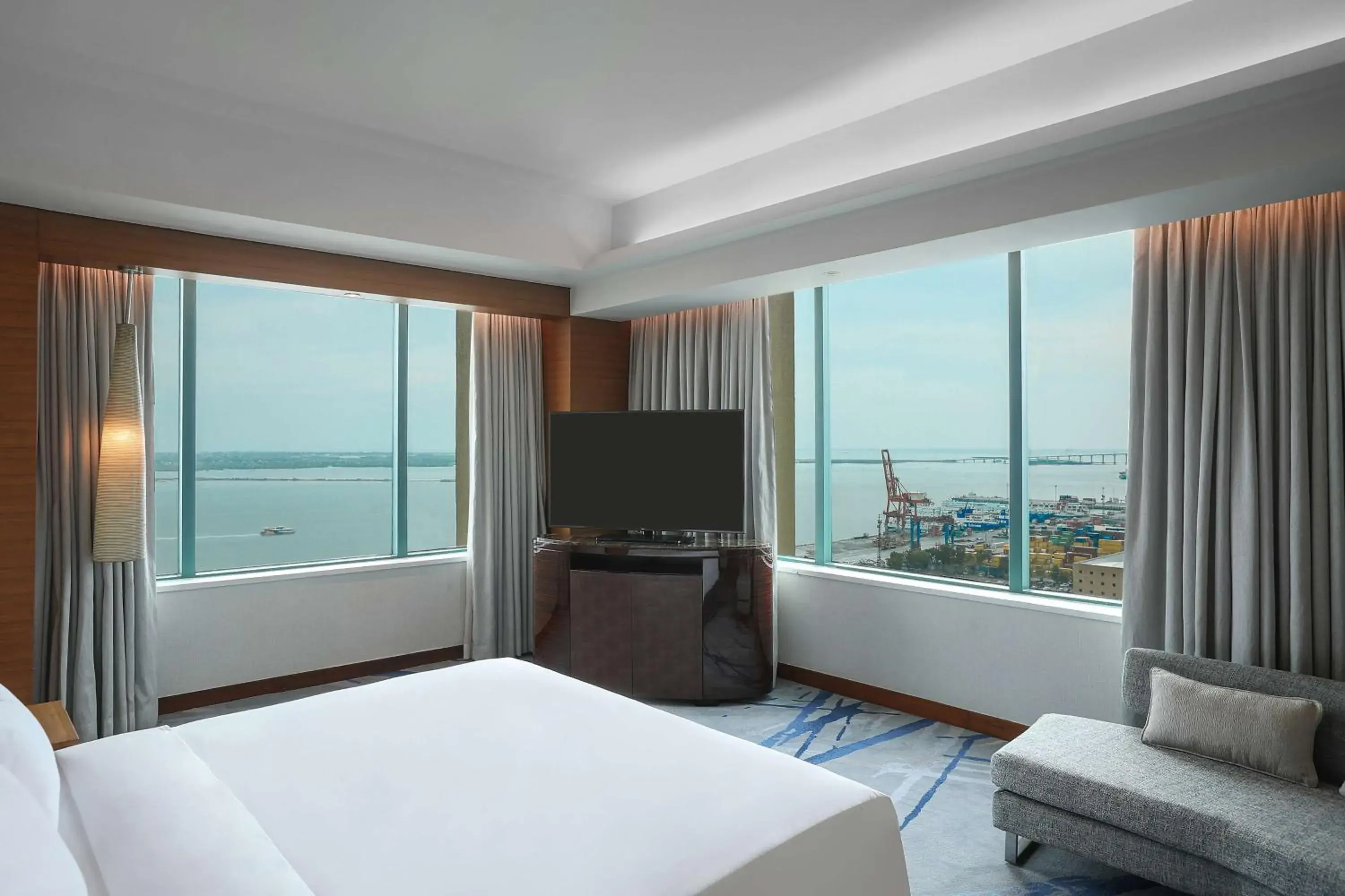 Suite with Lounge access - Harbor View in Radisson Blu Cebu Suite with Lounge access - Harbor View in Radisson Blu Cebu