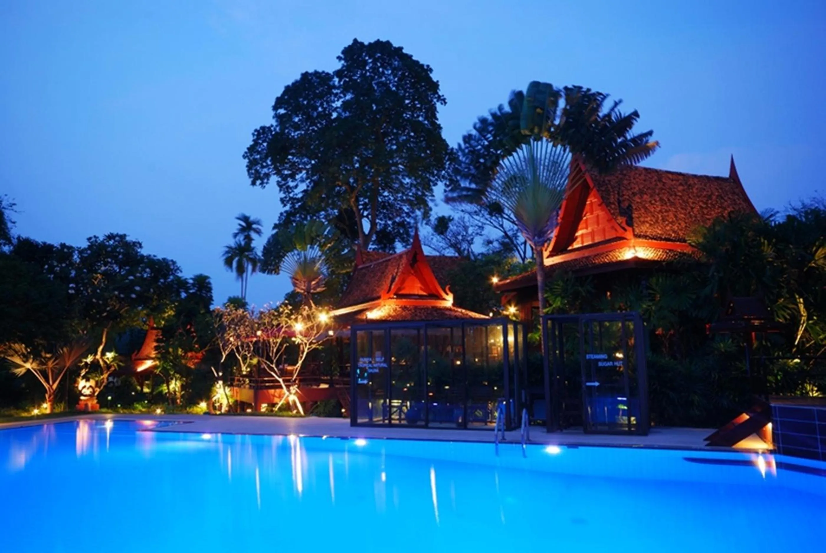Swimming pool in Sugar Hut Resort & Restaurant