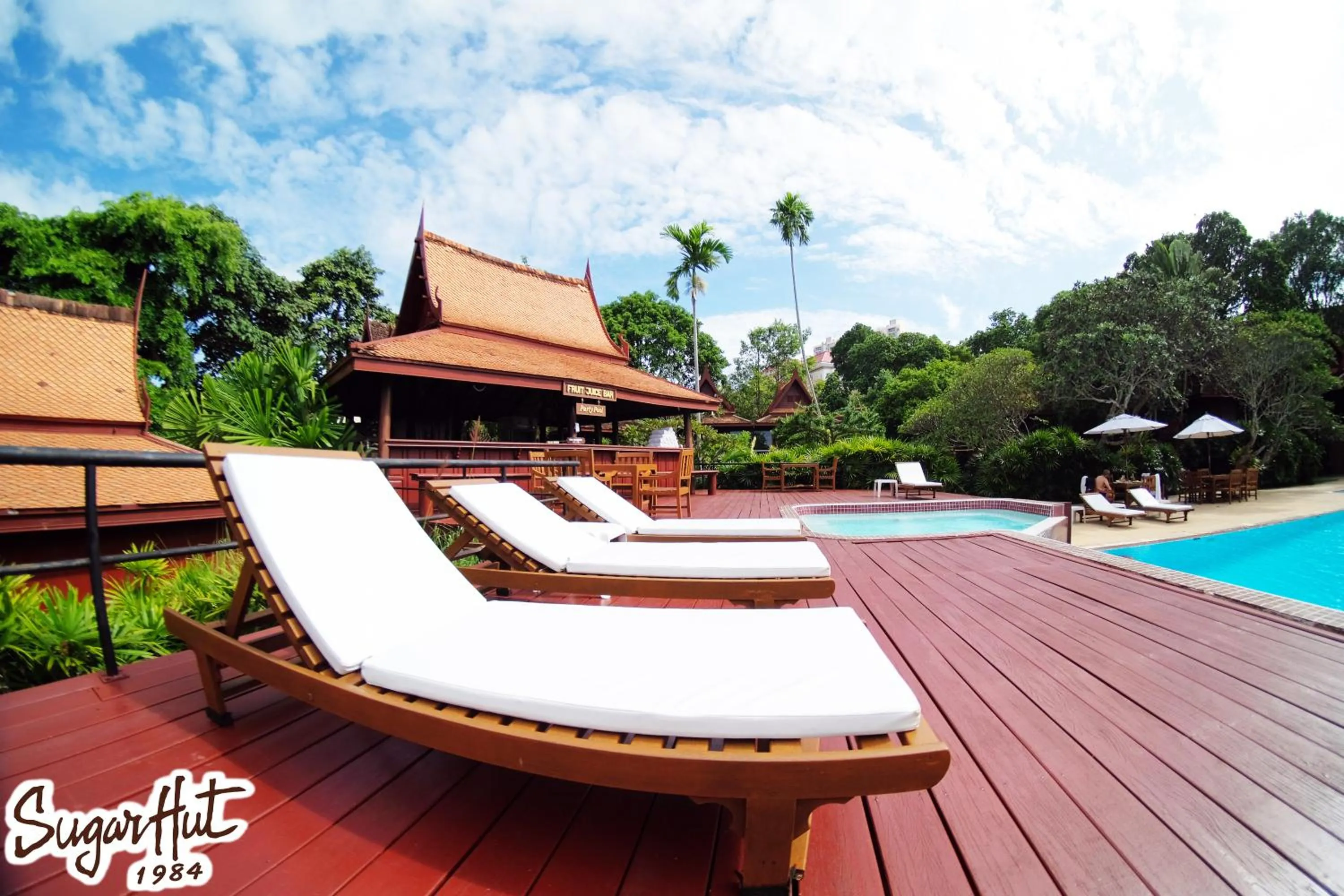 Lounge or bar in Sugar Hut Resort & Restaurant