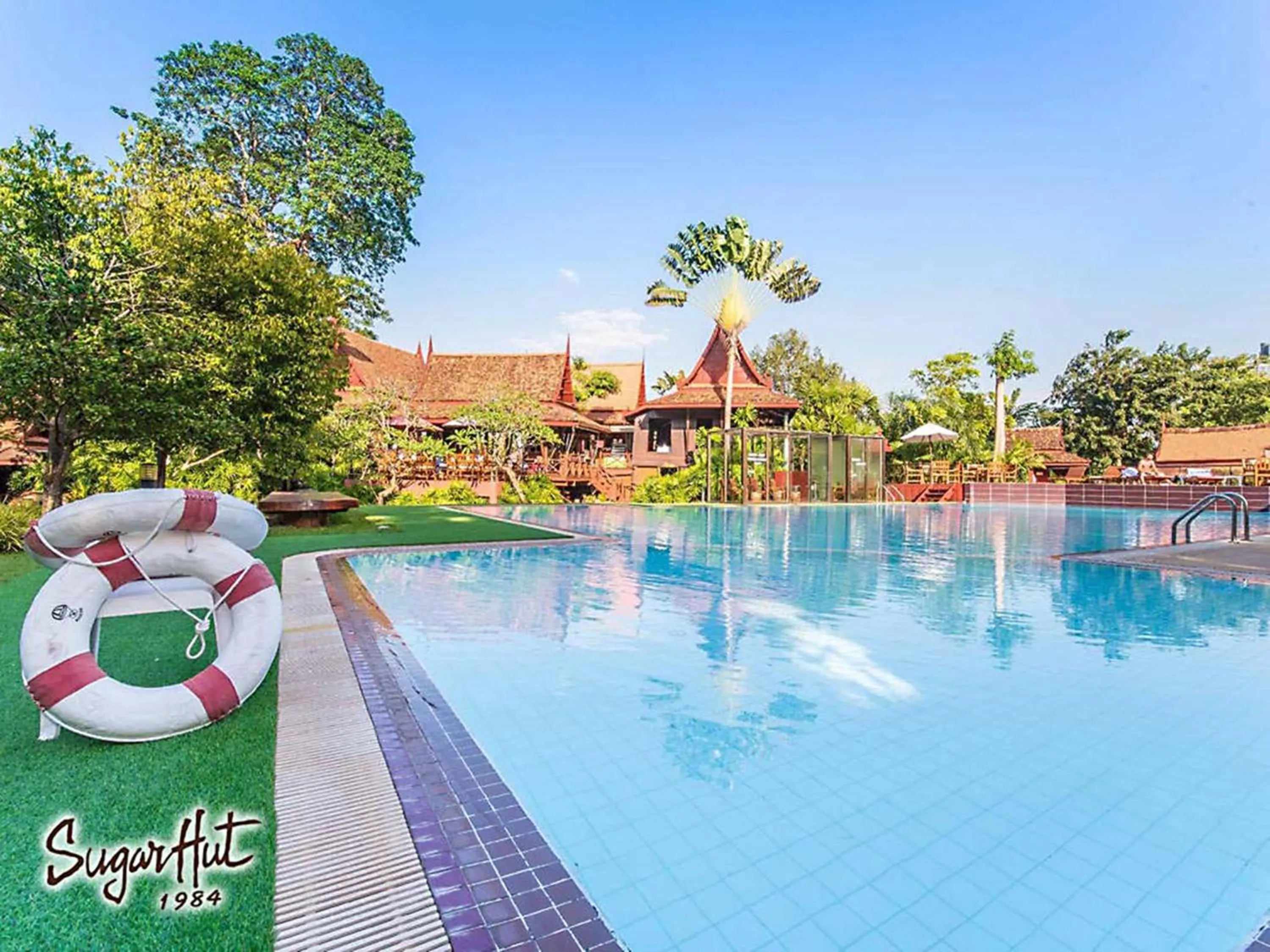 Swimming pool in Sugar Hut Resort & Restaurant