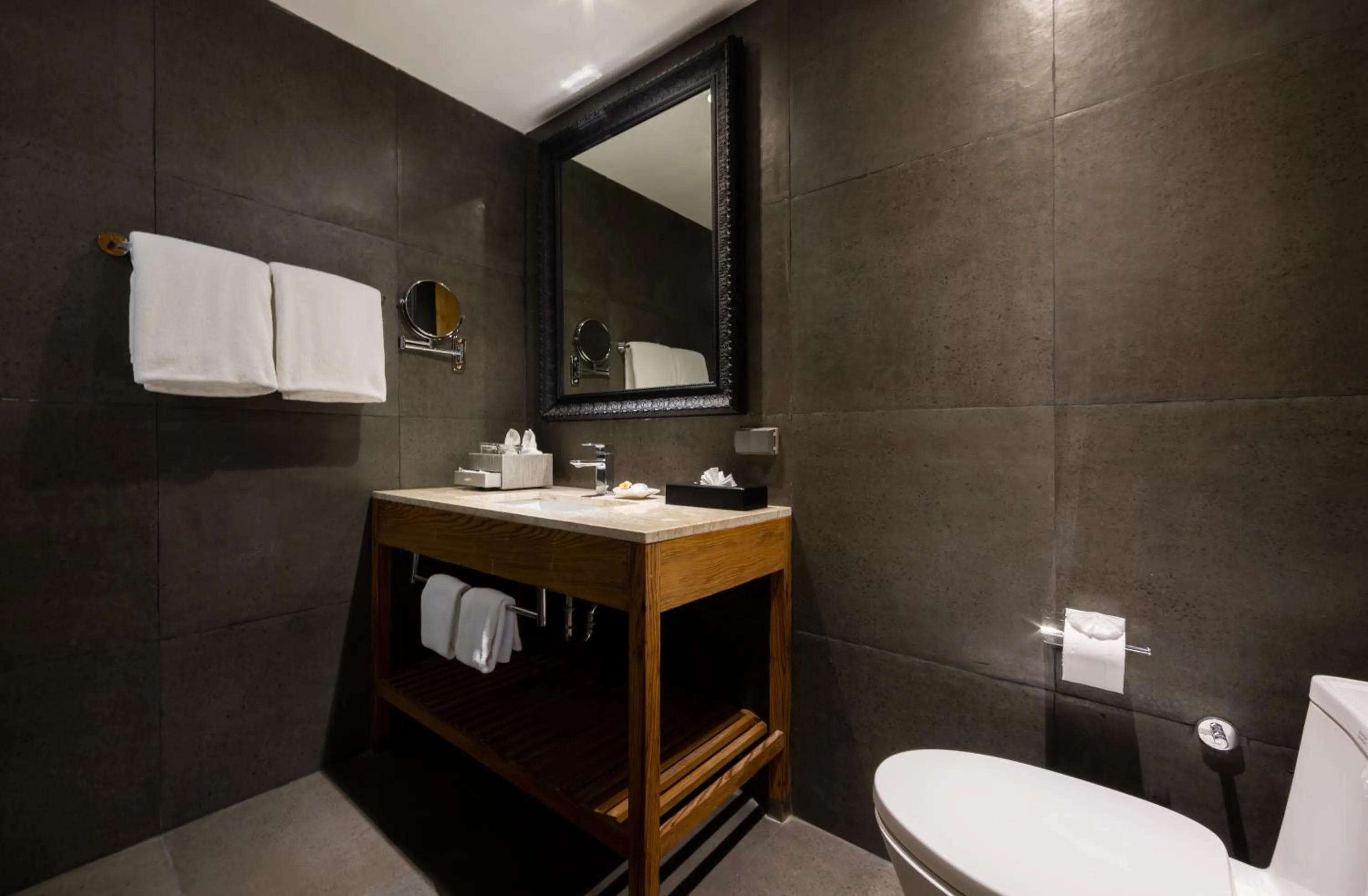 Shower in U Inchantree Kanchanaburi