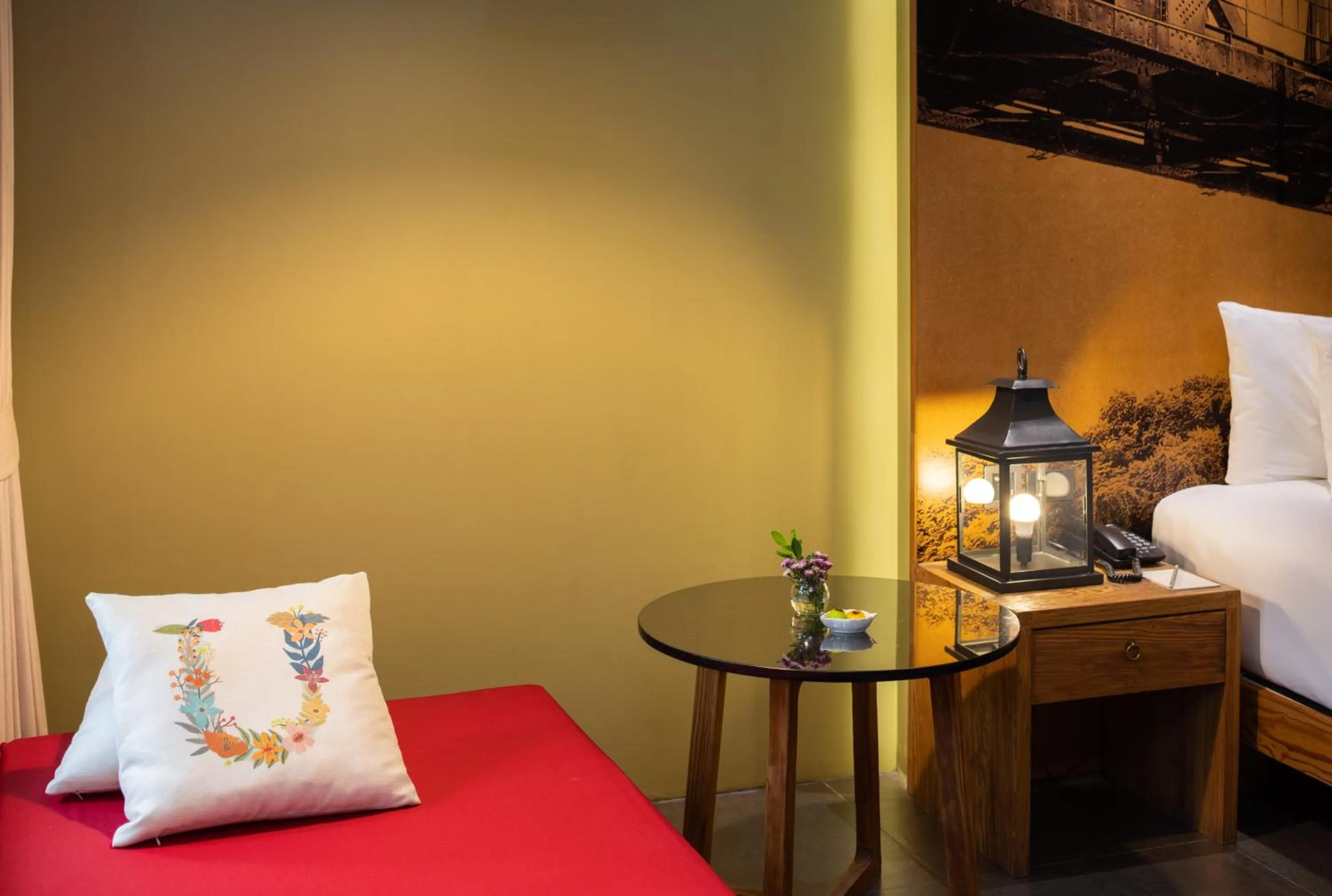 Seating area, Bed in U Inchantree Kanchanaburi