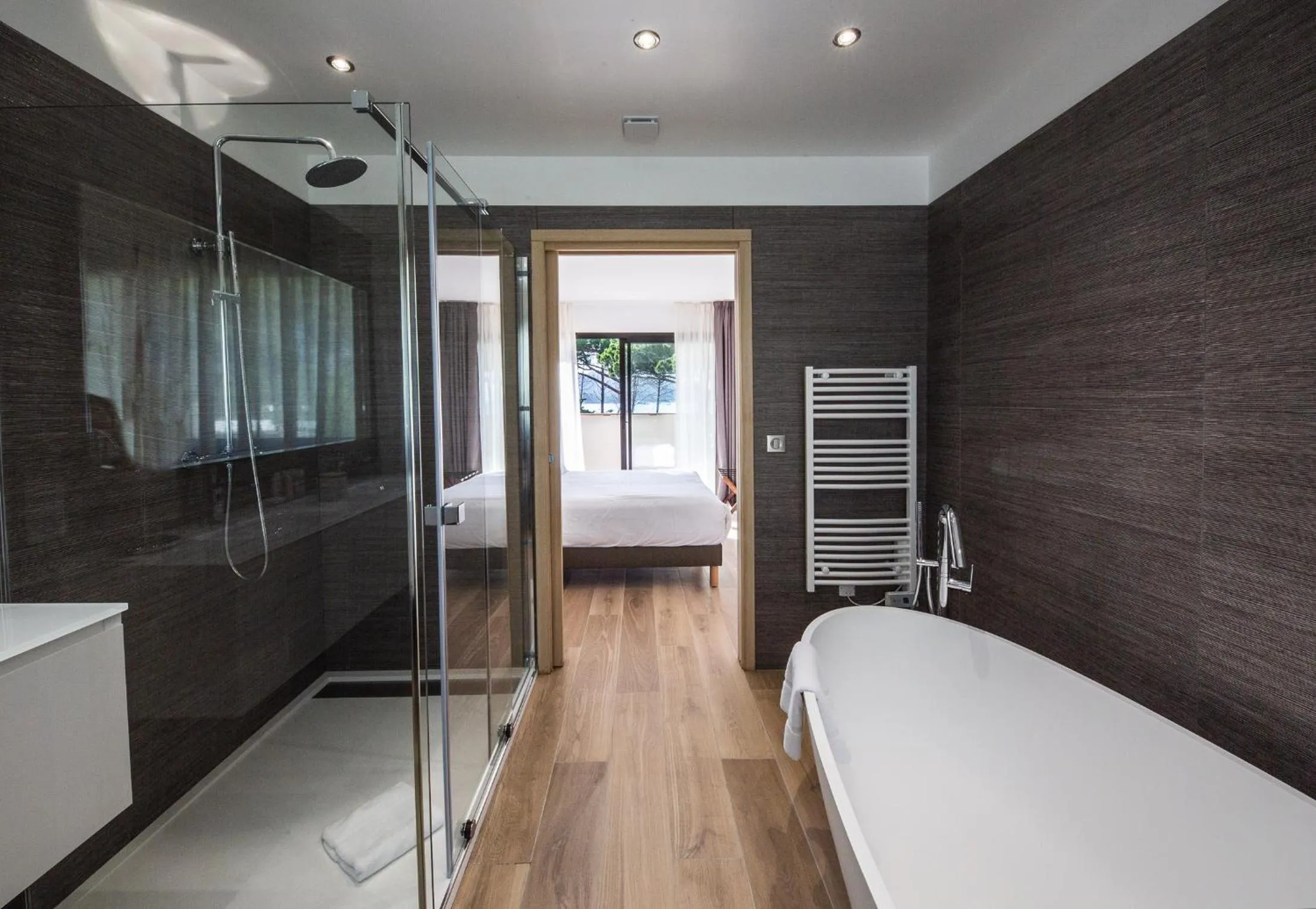 Bathroom, Bed in Hôtel La Roya