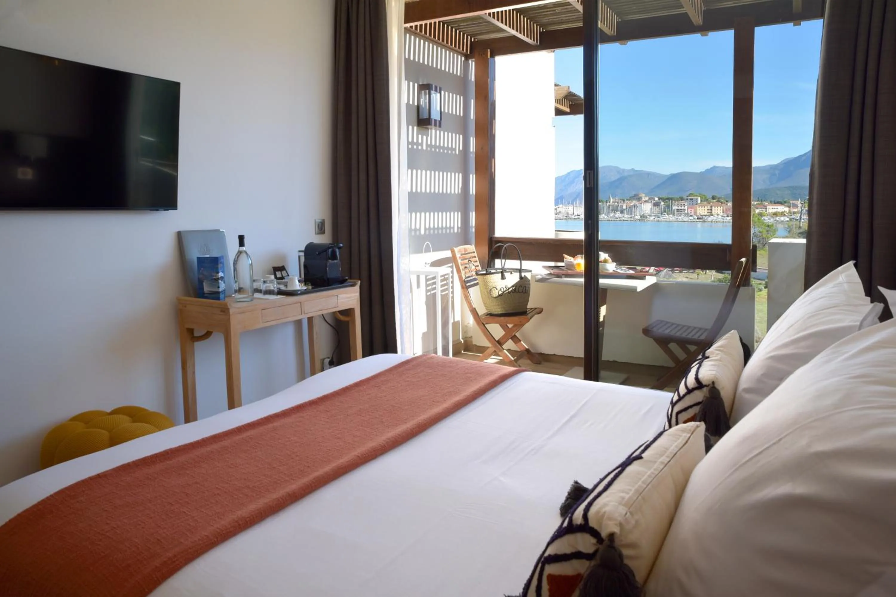 Bed in Hôtel La Roya