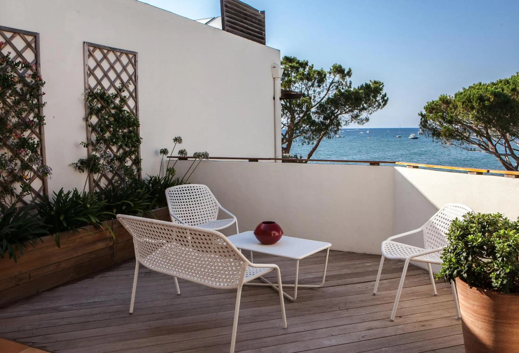 Patio in Hôtel La Roya