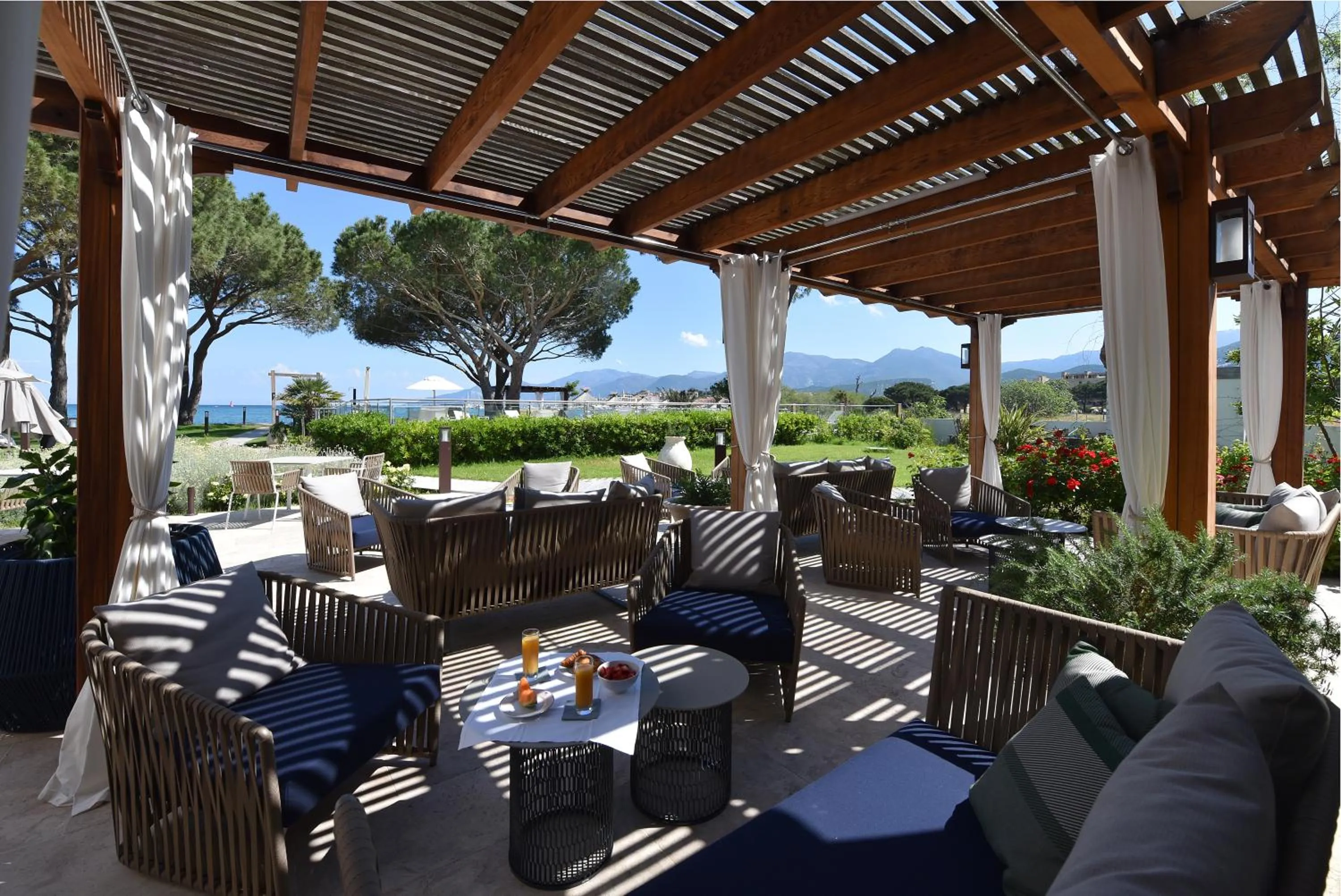 Patio in Hôtel La Roya