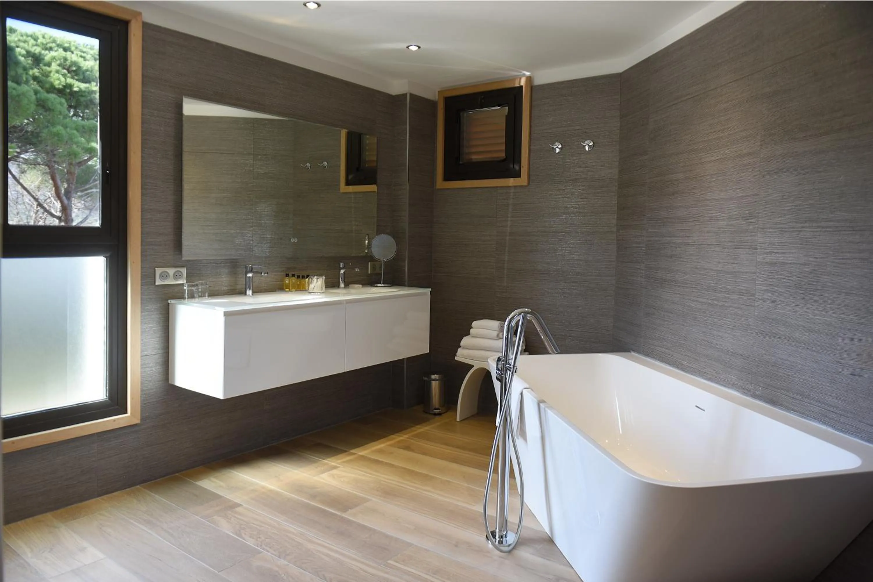 Bathroom in Hôtel La Roya