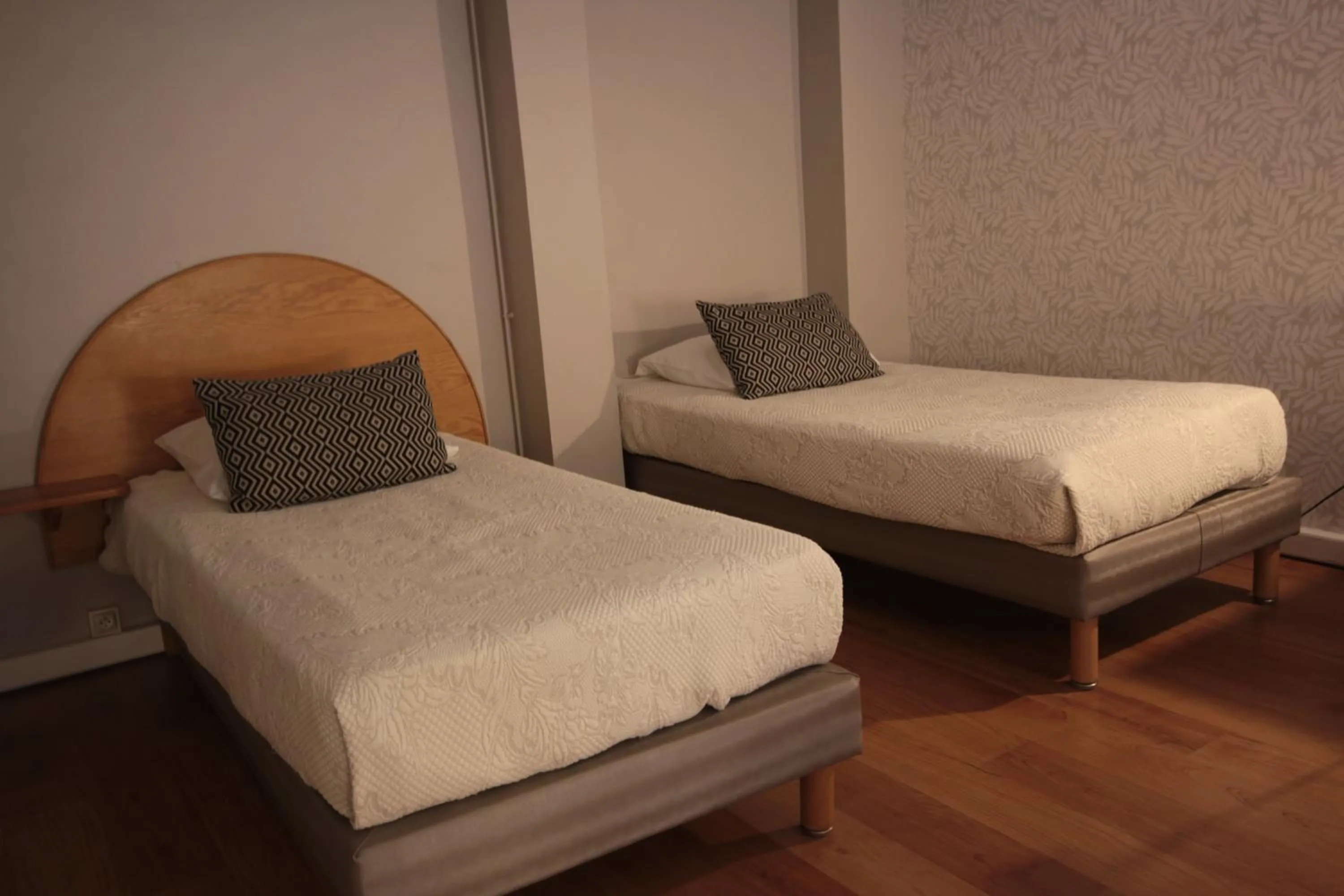 Bed in Hôtel Des Arts, Artisanal et Indépendant