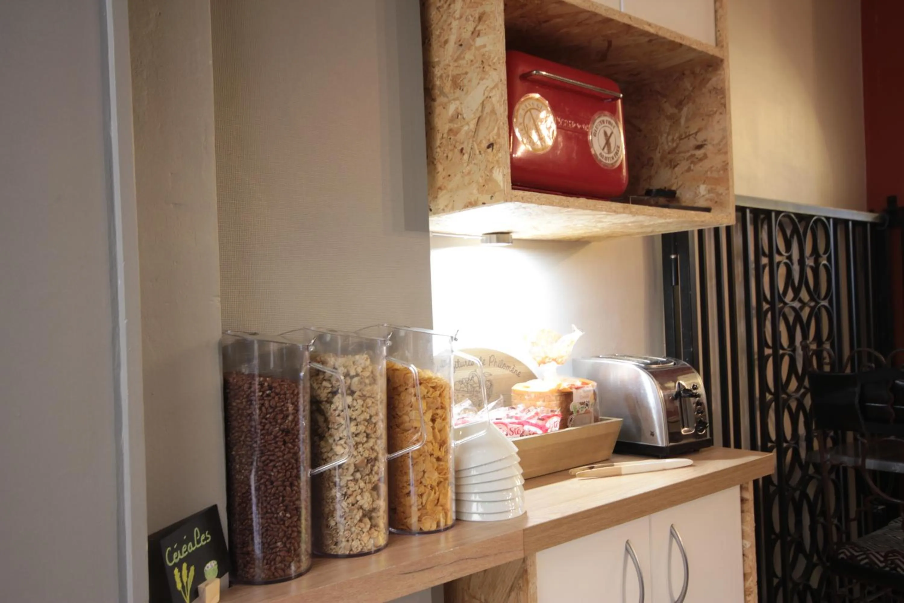 Food and drinks in Hôtel Des Arts, Artisanal et Indépendant