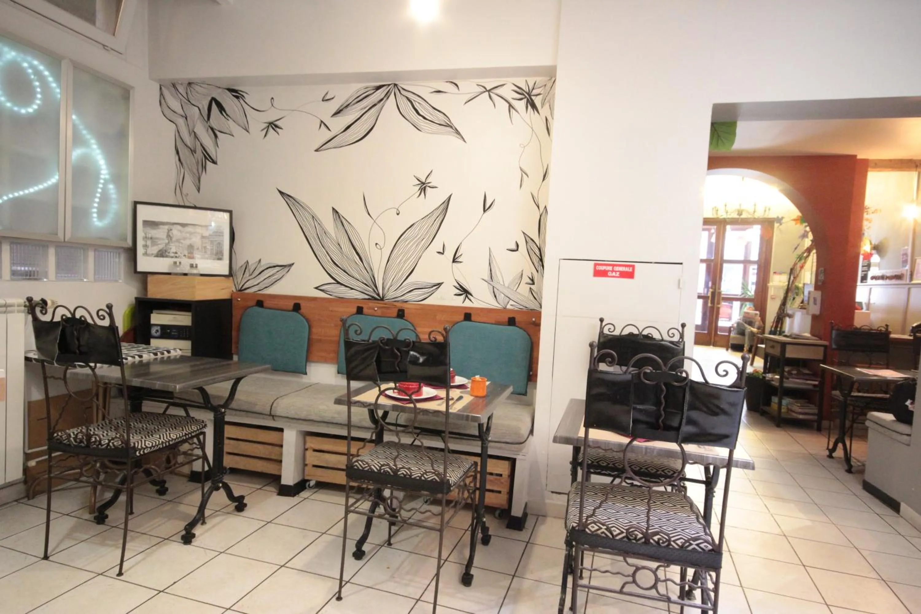 Restaurant/places to eat in Hôtel Des Arts, Artisanal et Indépendant