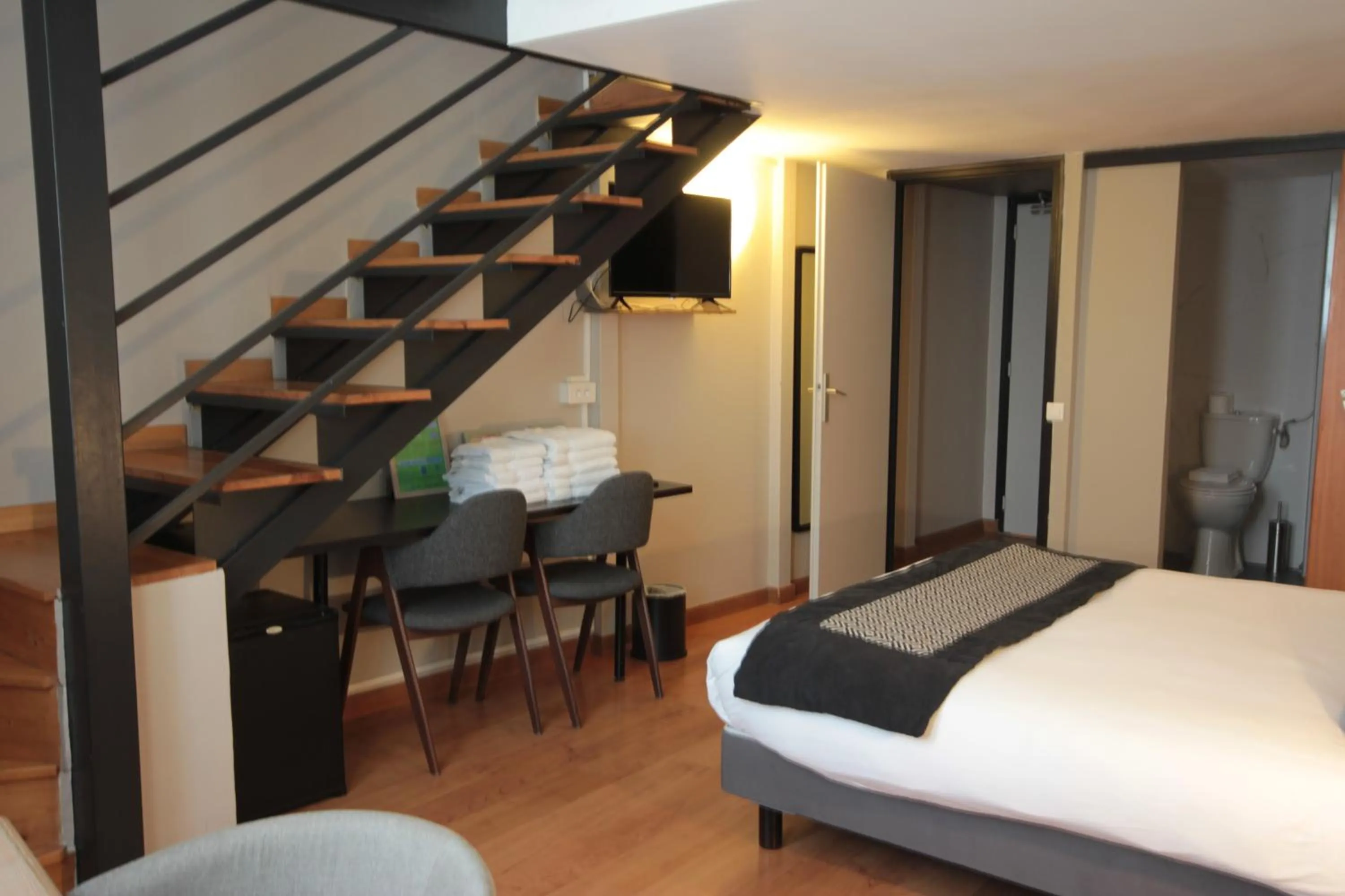 Bed in Hôtel Des Arts, Artisanal et Indépendant