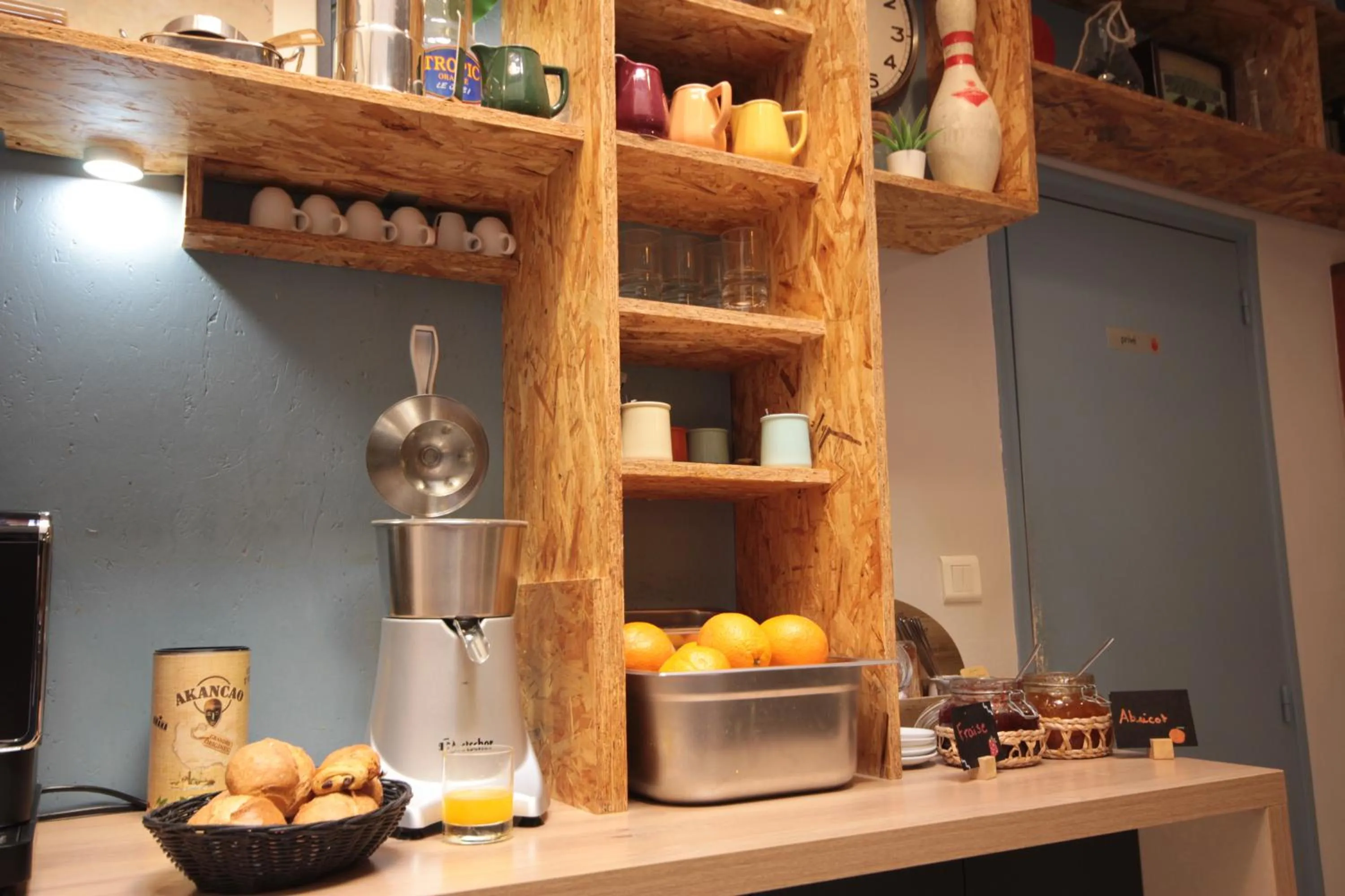 Coffee/tea facilities in Hôtel Des Arts, Artisanal et Indépendant