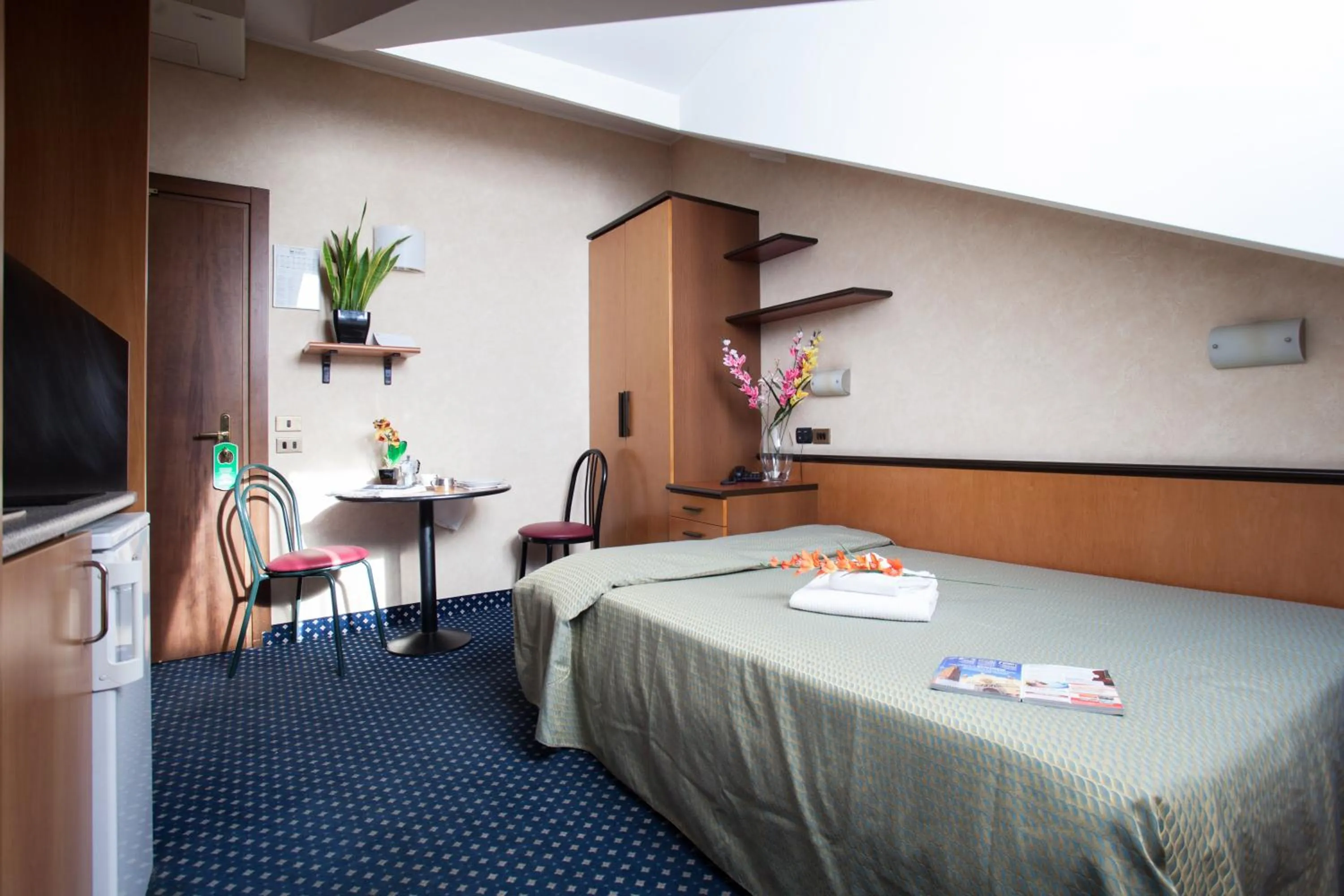 Photo of the whole room, Bed in Residence Lepontina